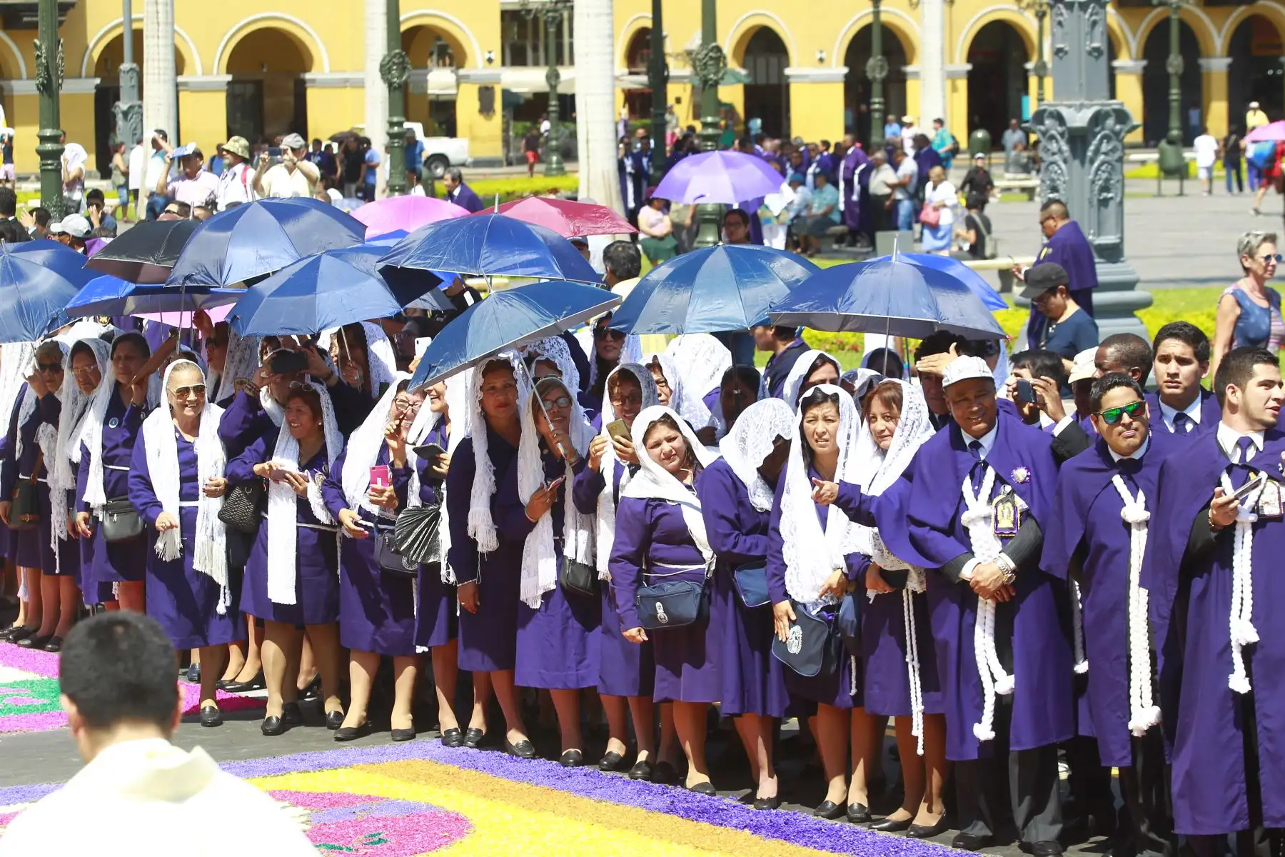 Procesión hacia la Catedral de Lima del nuevo arzobispo apostólico, monseñor Carlos Castillo. Foto: ANDINA/Eddy Ramos.