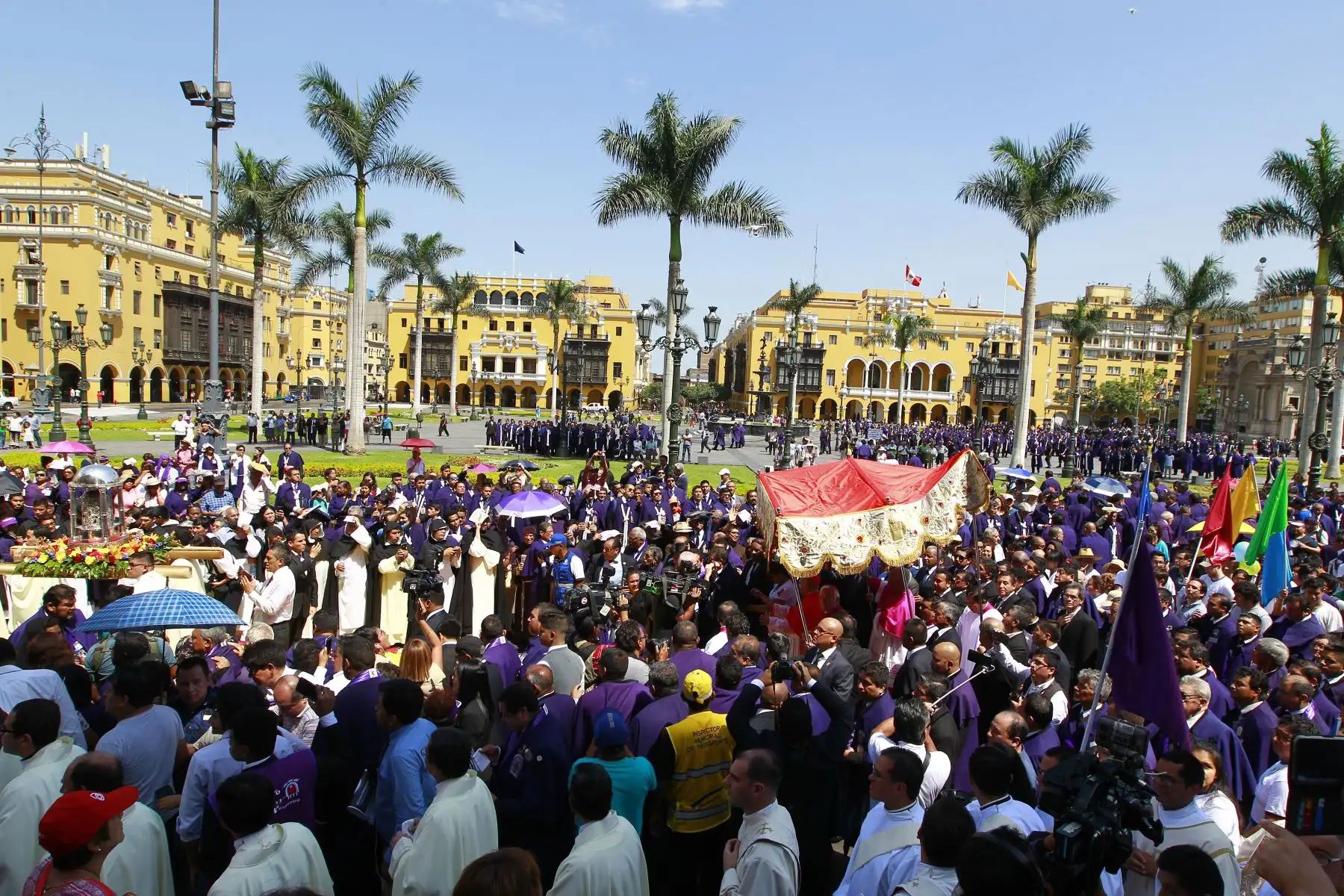 Procesión hacia la Catedral de Lima del nuevo arzobispo apostólico, monseñor Carlos Castillo. Foto: ANDINA/Eddy Ramos.