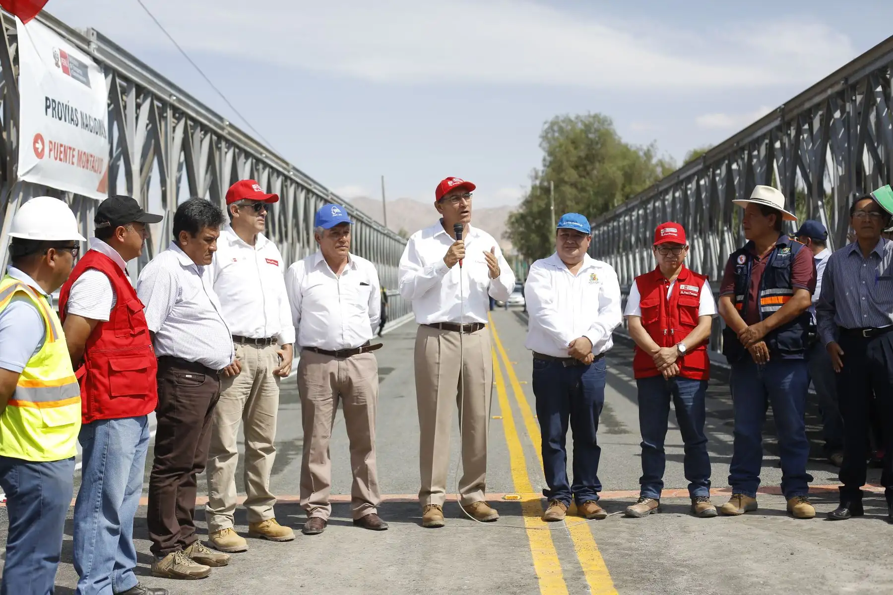 Presidente Vizcarra verifica trabajos de recuperación en los puentes Tucumán; y lidera reapertura del tránsito en el Puente Montalvo en la región Moquegua.Foto: ANDINA/Prensa Presidencia