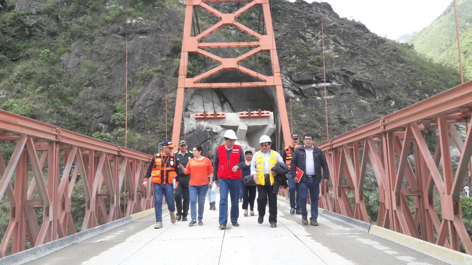 Hasta el ingreso de la Selva Central se trasladó hoy el ministro de Justicia y Derechos Humanos, Vicente Zeballos, para inspeccionar los trabajos de rehabilitación en el túnel Yanango, afectado por derrumbes como consecuencia de las lluvias en el distrito de San Ramón (región Junín). Foto: ANDINA/MINJUS