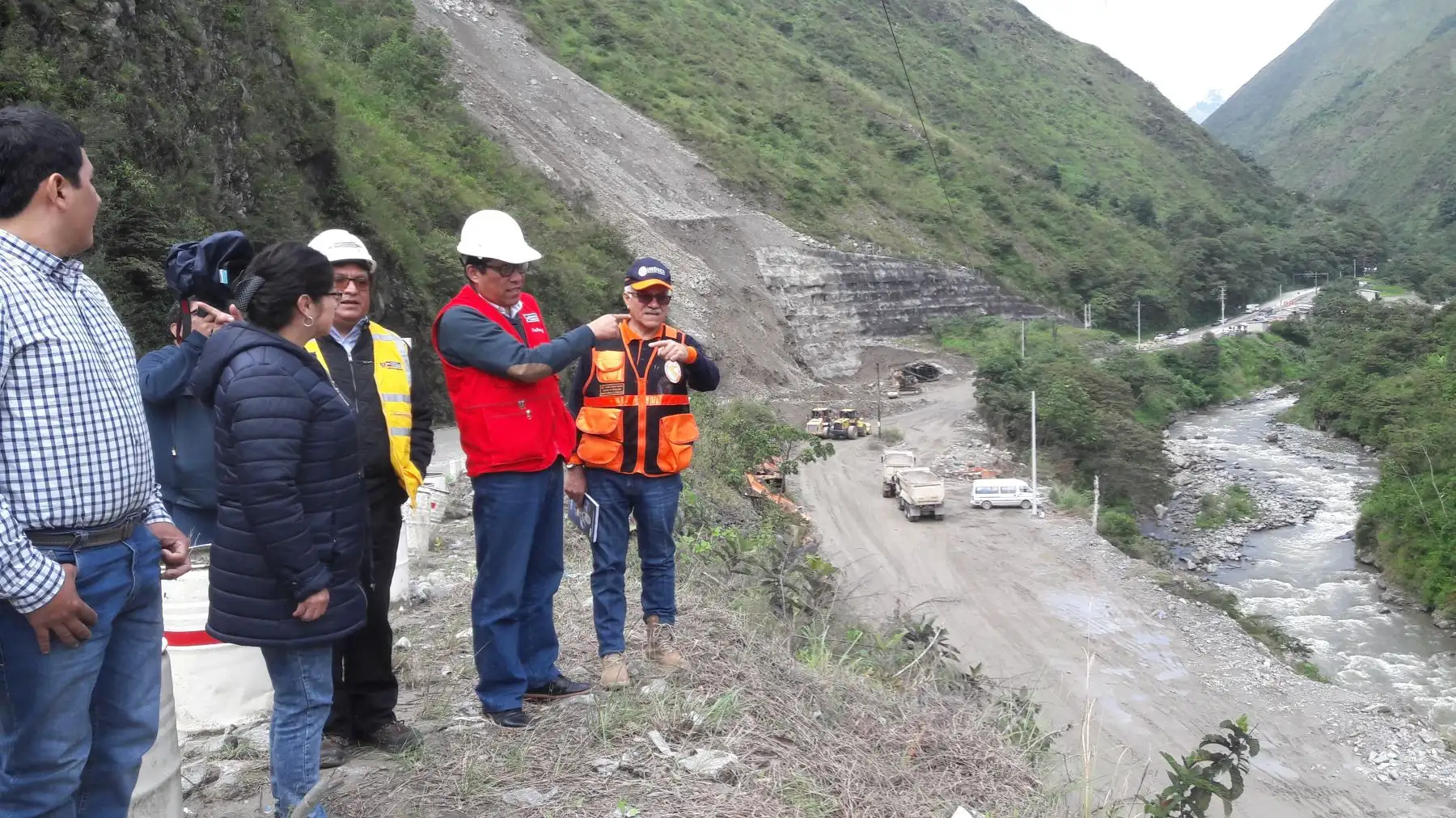 También envió un mensaje de tranquilidad a la población y dijo que los esfuerzos del Ejecutivo no se detendrán ante la situación de fuertes lluvias y que suman esfuerzos con gobiernos locales, provinciales y las autoridades regionales para brindar soluciones inmediatas en las zonas afectadas. Foto: ANDINA/MINJUS