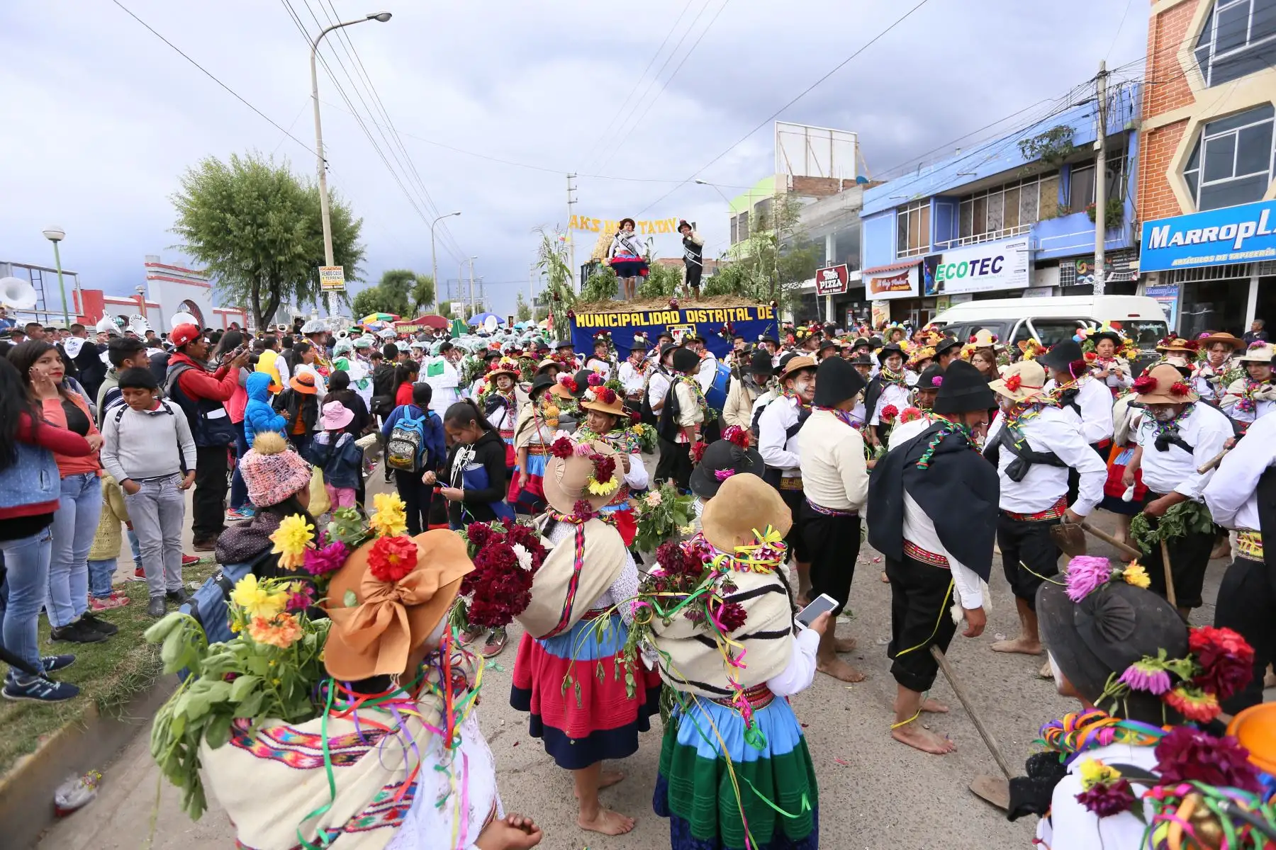 La concentración fue en el estadio Castilla del distrito de El Tambo y participaron más de 50 agrupaciones tanto públicas como privadas. Foto: ANDINA/Municipalidad de Huancayo
