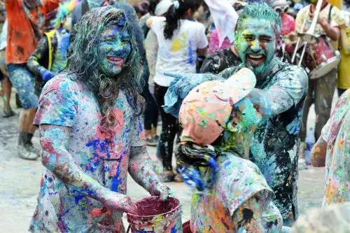 Diversión y alegría por el ingreso de Ño Carnavalón a la ciudad de Cajamarca, como parte de la tradicional fiesta de carnaval.