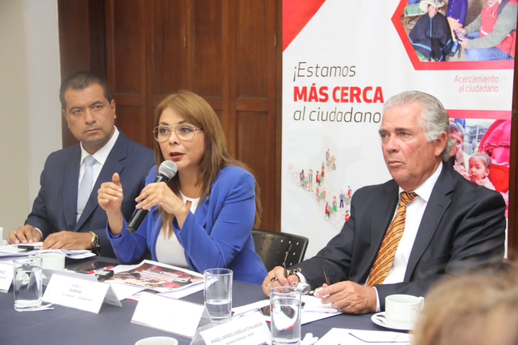 Ministra de Inclusión y Desarrollo Social, Liliana La Rosa (al centro). Foto: Cortesía.