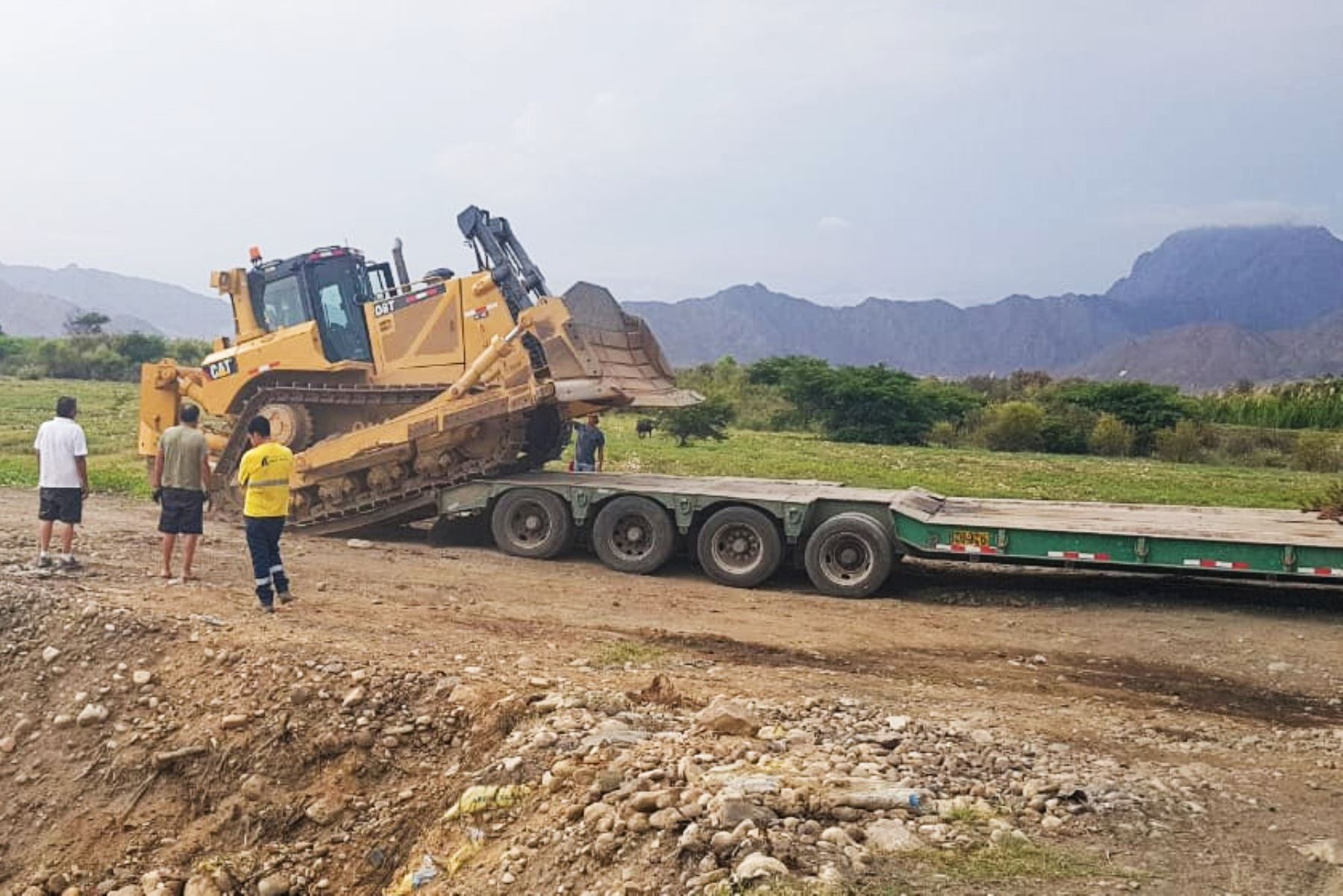 Con excavadoras, volquetes y tractores de oruga ejecutarán trabajos preventivos en la margen izquierda del río Chicama, en la región La Libertad.