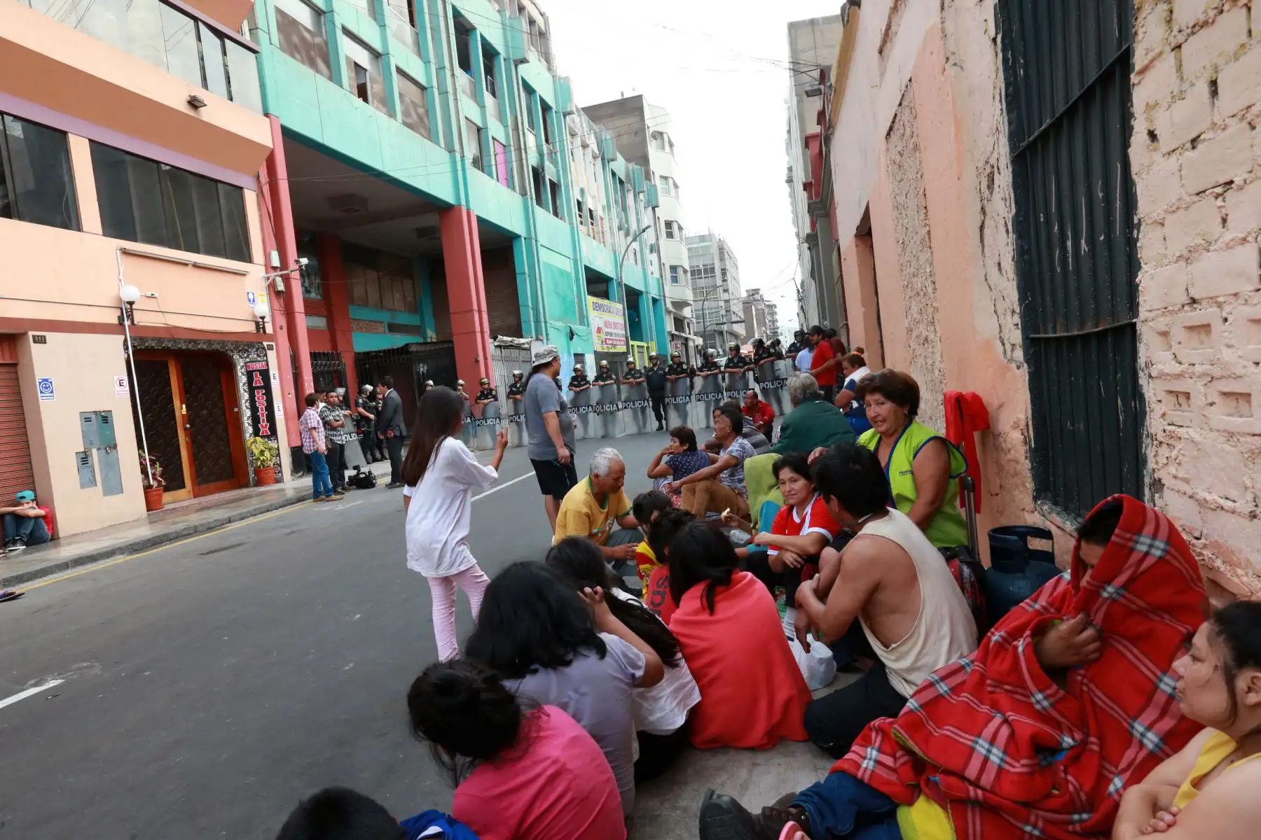 Familias del jirón Cailloma fueron desalojadas de los inmuebles que habitaban por años. Foto: ANDINA/Norman Córdova.