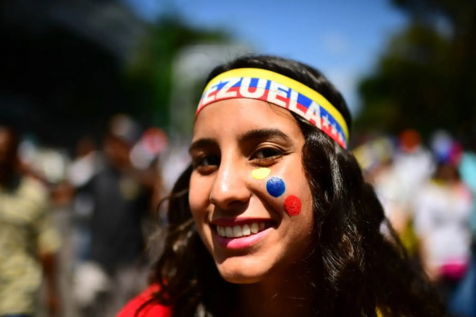 Partidarios del presidente interino Juan Guaido, asisten a un mitin a su llegada a Caracas el 4 de marzo de 2019. Foto: AFP