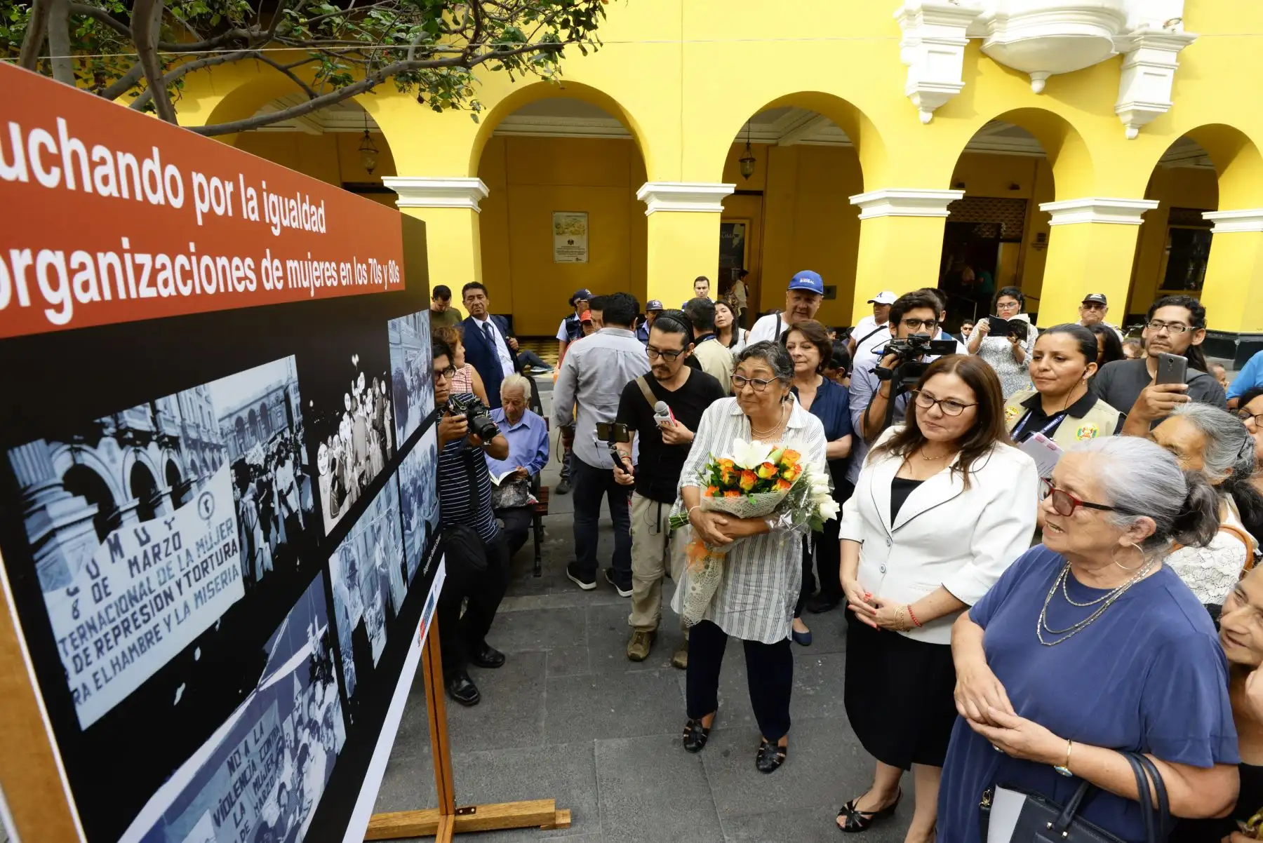 Muestra Fotográfica "Las Primeras : Mujeres al Encuentro de la Historia".,en el Centro Histórico de Lima. Foto: ANDINA/MIMP