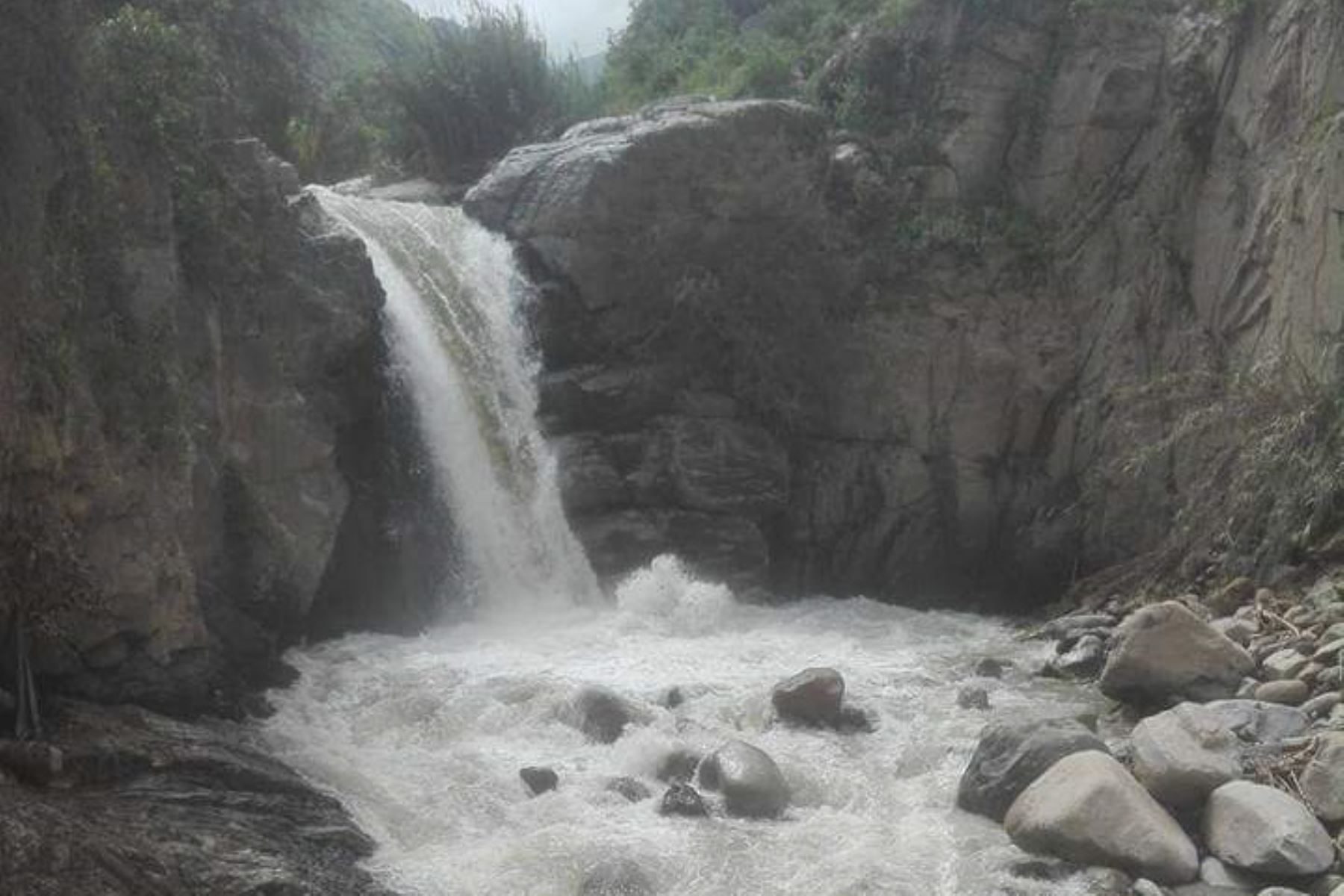Las cataratas de Hornillos están ubicadas en el distrito de Moro, en la provincia ancashina del Santa.
