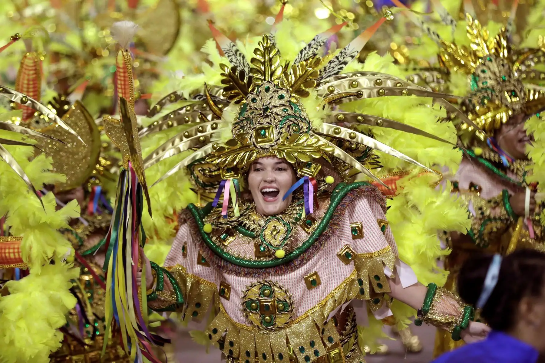 Integrantes de la escuela de samba del Grupo Especial Unidos de Vila Maria en la celebración del pasado domingo del carnaval en el sambódromo de Anhembí en Sao Paulo (Brasil). | Foto: EFE