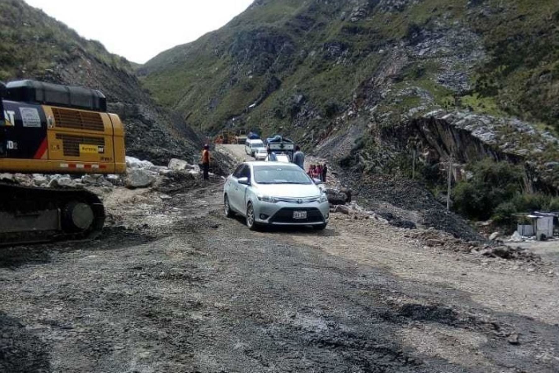 Ya están habilitados para el transporte y pase normal de vehículos tres tramos de vías de acceso a Huallanca, en la provincia de Bolognesi, región Áncash, que habían sido dañados por lluvias intensas, informó el Centro de Operaciones de Emergencia Regional (COER) de Áncash.