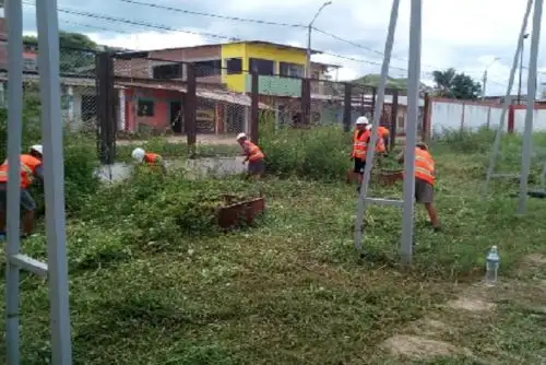 El alcalde de Tumbes, Jimy Silva Mena, como presidente de la Plataforma de Defensa Civil Provincial, en conjunto con miembros del Ejército del Perú, realizan labores de prevención en varias zonas de la jurisdicción, para evitar que las viviendas y centros educativos se inunden debido al desborde del río Tumbes.
