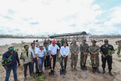 Un total de 100 policías que participaron en recientes operaciones contra la minería ilegal reforzarán la seguridad ciudadana en Madre de Dios, y enfrentarán el posible accionar delictivo de quienes ya no podrán dedicarse a esa ilegal actividad, anunció hoy el ministro del Interior, Carlos Morán.