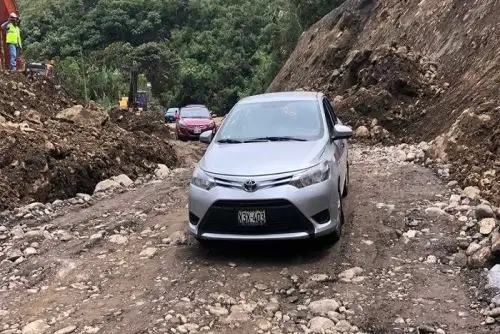 La concesionaria IIRSA Sur habilitó una vía alterna para el pase de vehículos en el kilómetro 155 del tramo 2 de la carretera Interoceánica Sur, en la región Cusco. De esta manera se recupera la conexión directa entre esta región con Madre de Dios.