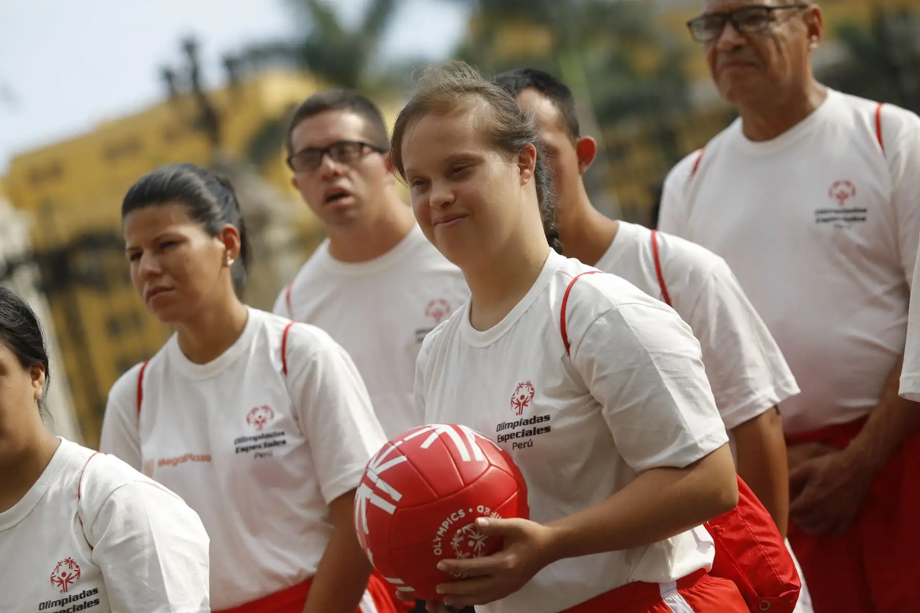 Presidente Vizcarra entrega la bandera peruana a selección peruana de Olimpiadas Especiales que participará en el Mundial Abu Dhabi 2019, en los Emiratos Árabes. Foto: ANDINA/Prensa Presidencia