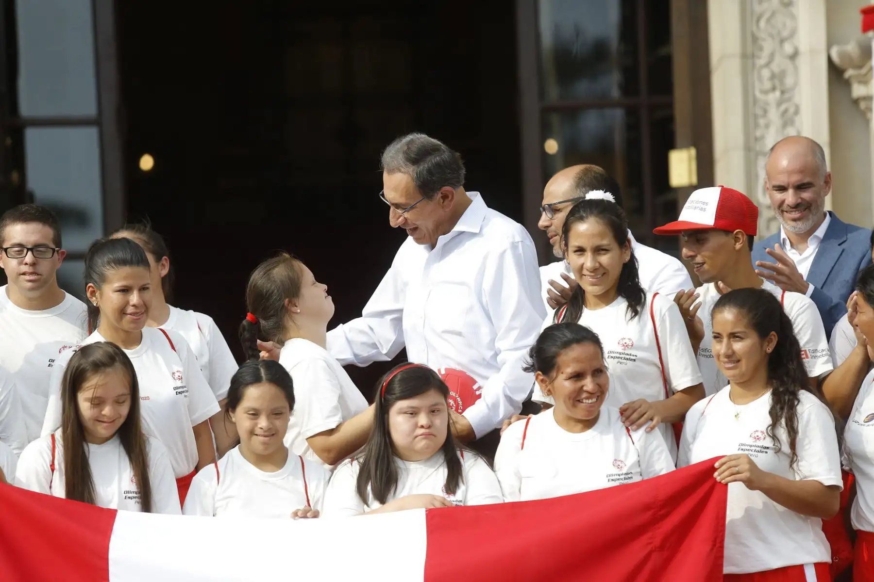 Presidente Vizcarra entrega la bandera peruana a selección peruana de Olimpiadas Especiales que participará en el Mundial Abu Dhabi 2019, en los Emiratos Árabes. Foto: ANDINA/Prensa Presidencia