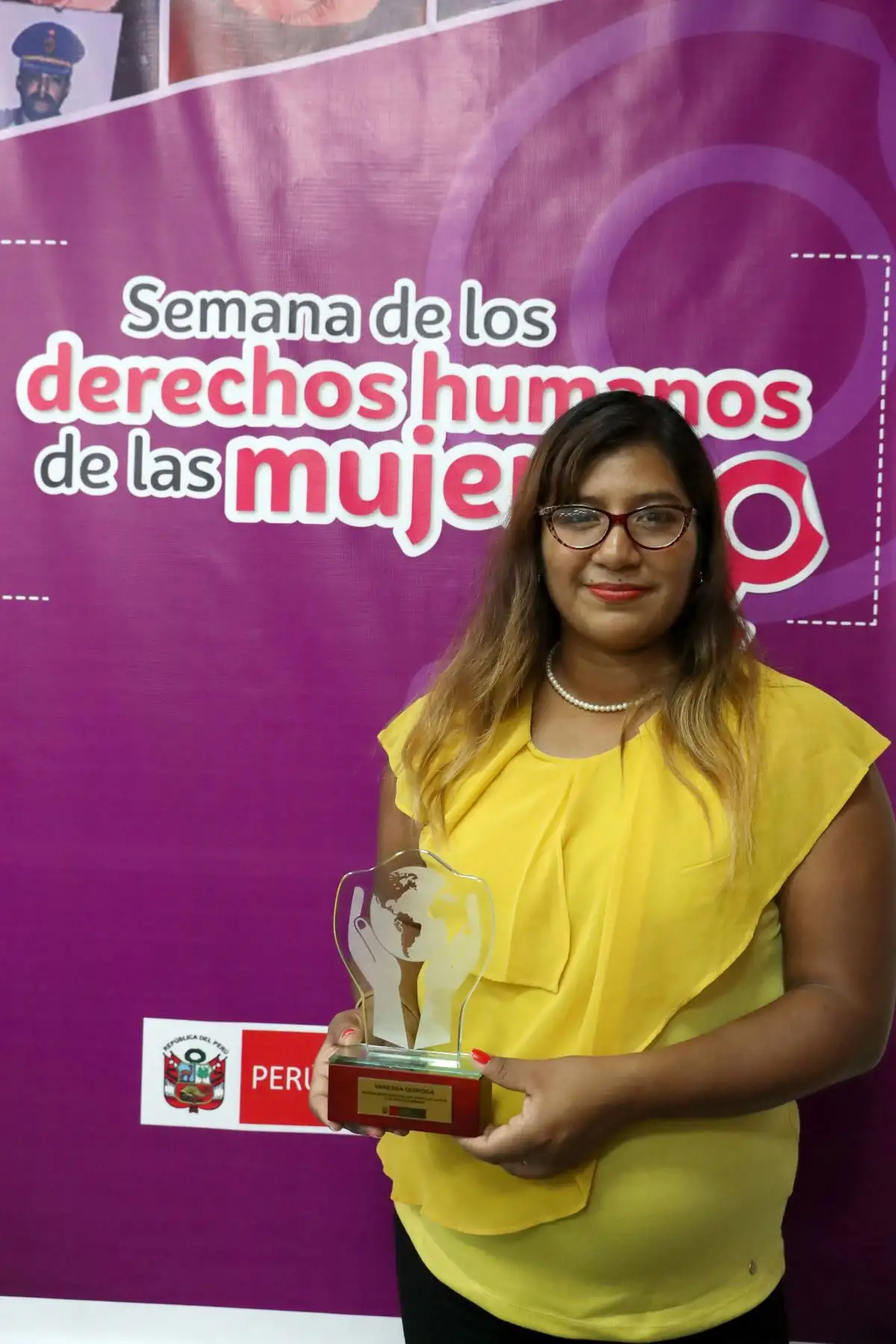 Vanesa Quiroga, víctima de terrorismo por el caso Tarata es promotora de derechos humanos y vocera del Programa Terrorismo Nunca Más. Recibe 
 reconocimiento del Ministerio de Justicia y Derechos Humanos.  Foto: ANDINA/Melina Mejía