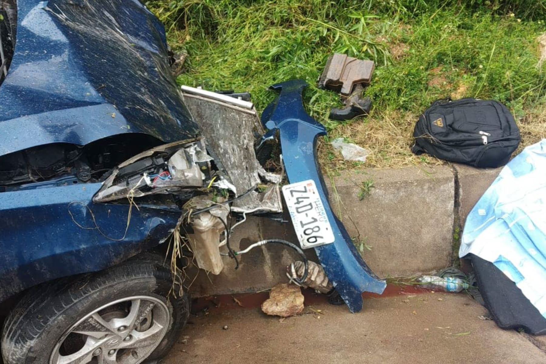 Accidente en el kilómetro 1,046 de la vía Puno-Cusco, en la jurisdicción de la provincia cusqueña de Quispicanchi, dejó dos muertos y tres heridos.