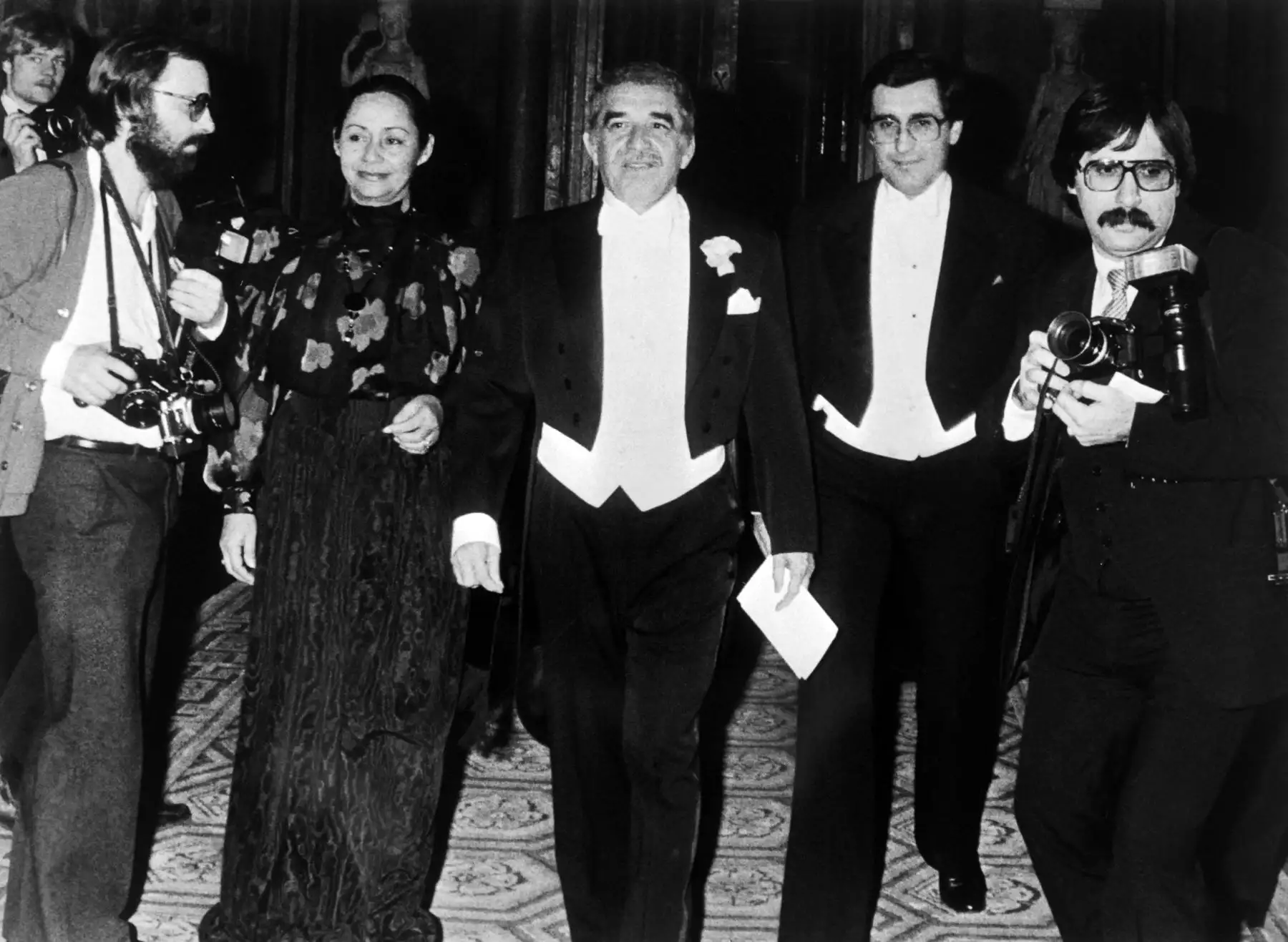 El escritor colombiano Gabriel García Márquez recibe el Premio Nobel de Literatura el 10 de diciembre de 1982 en Estocolmo. Foto: AFP