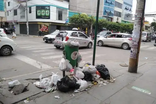 La ciudad de Chiclayo sufre por la acumulación de basura en sus calles. ANDINA