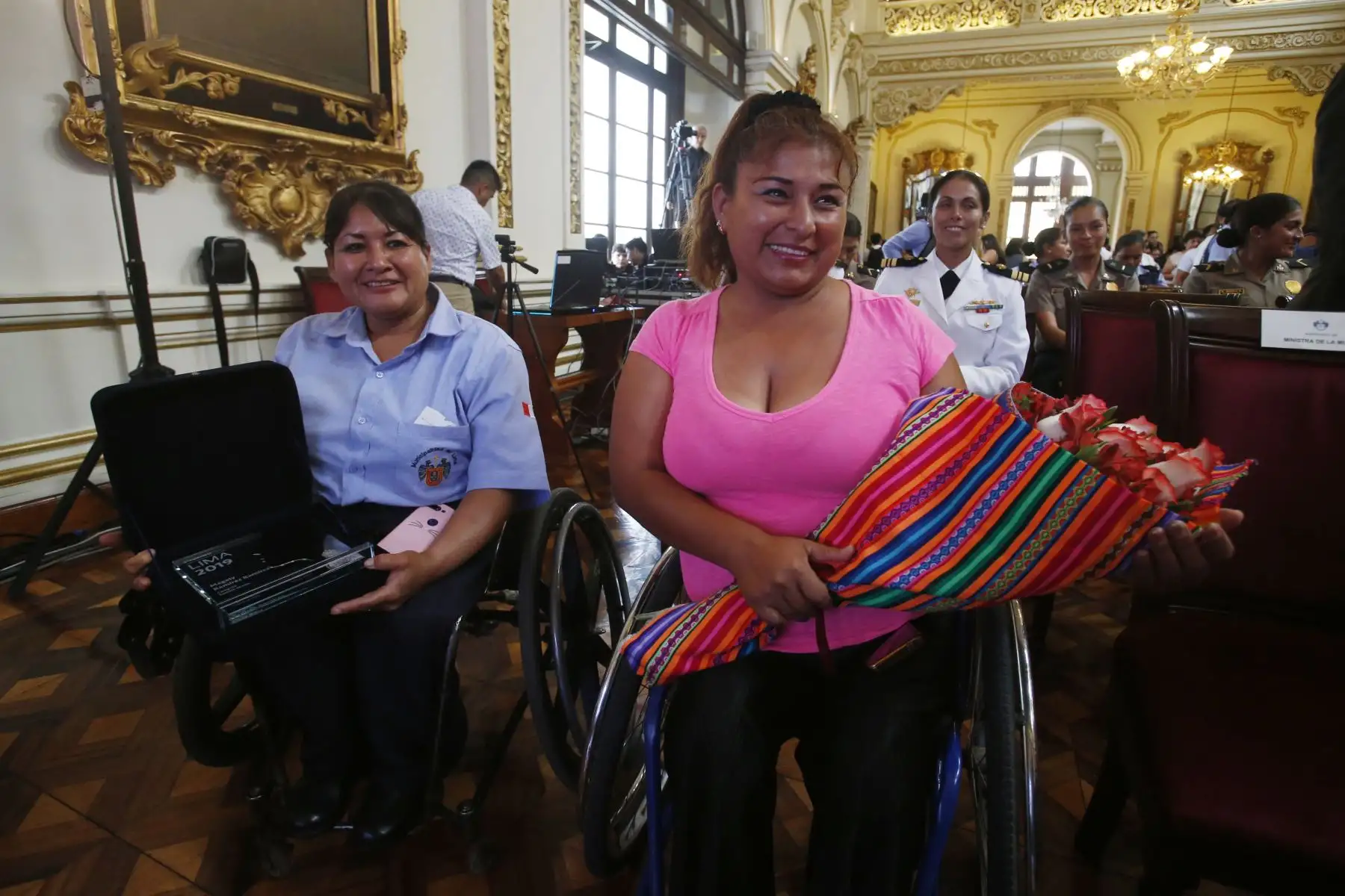 Alcalde Jorge Muñoz, otorga Premio Lima 2019 a siete mujeres ejemplares. La municipalidad de Lima reconoció el talento artístico, la trayectoria profesional, el ejemplo de vida y la promoción cultural, así como el emprendimiento, la preservación del arte ancestral y la innovación. Foto: ANDINA/Nathalie Sayago