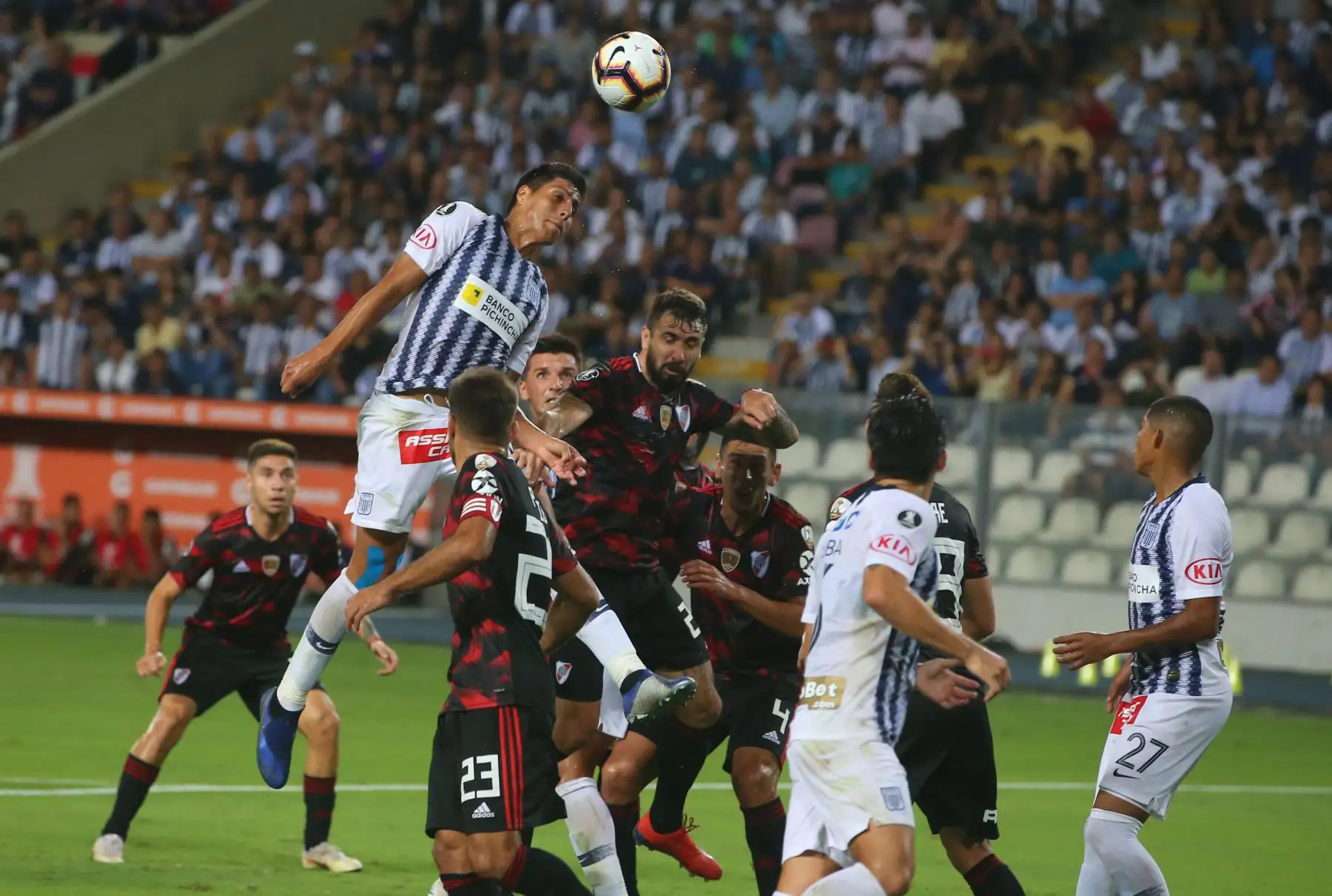 Alianza Lima igualó 1-1 a River Plate en el  primer partido de la fase de grupos de la Copa Libertadores. Foto: ANDINA/Vidal Tarqui