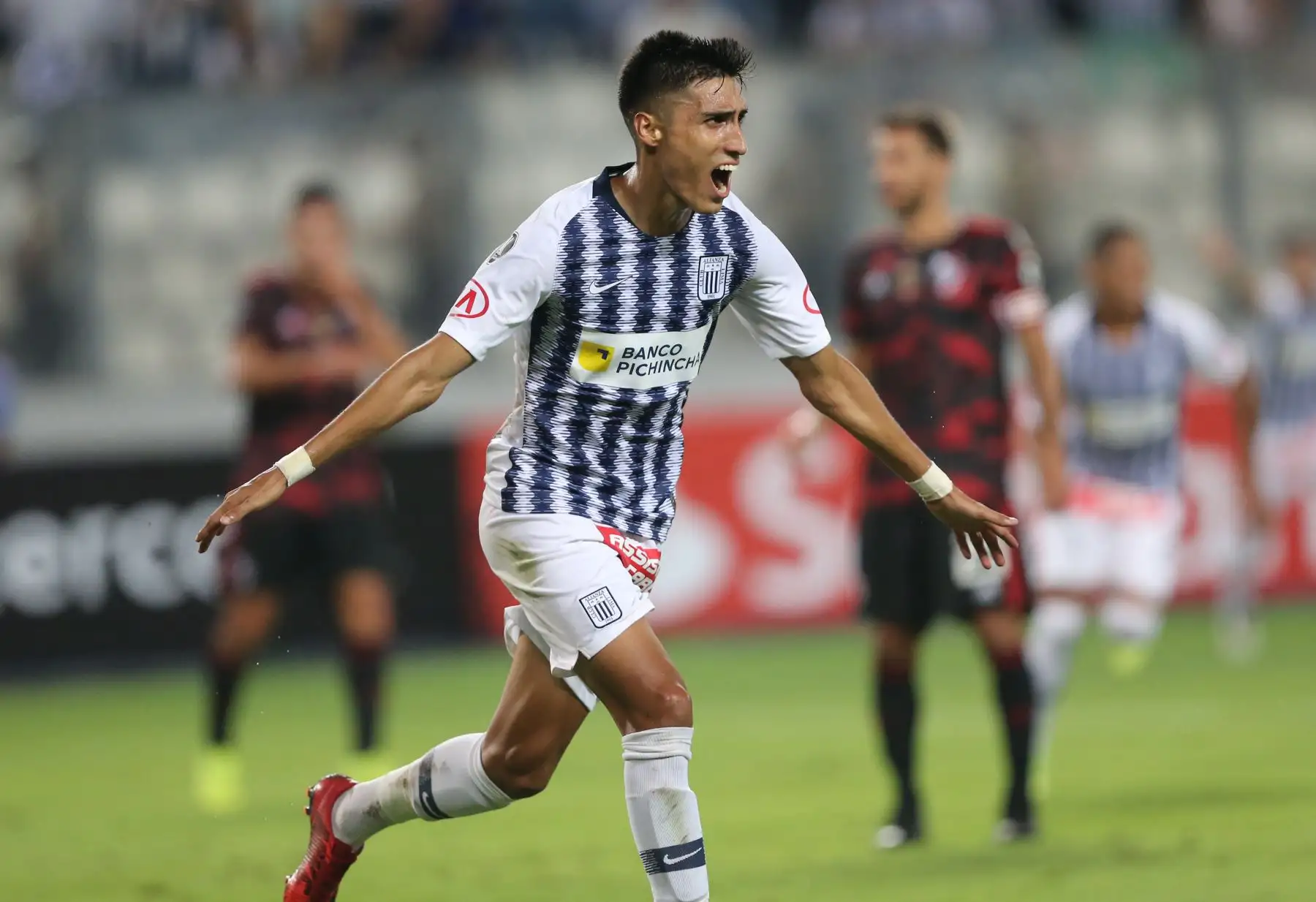 José Manzaneda de, Alianza Lima, que  igualó 1-1 a River Plate en el  primer partido de la fase de grupos de la Copa Libertadores. Foto: ANDINA/Jhony Laurente