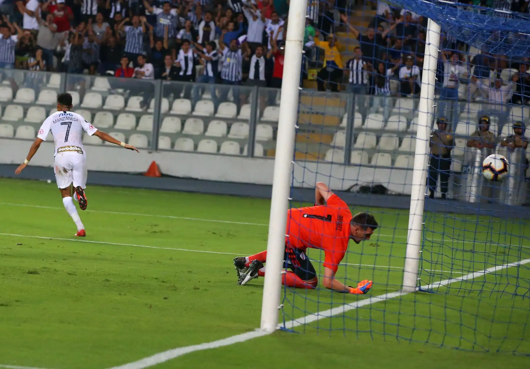 Alianza Lima igualó 1-1 a River Plate en el  primer partido de la fase de grupos de la Copa Libertadores. Foto: ANDINA/Vidal Tarqui
