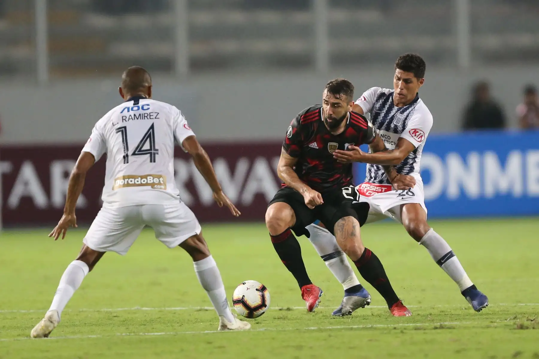 Alianza Lima igualó 1-1 a River Plate en el  primer partido de la fase de grupos de la Copa Libertadores. Foto: ANDINA/Jhony Laurente