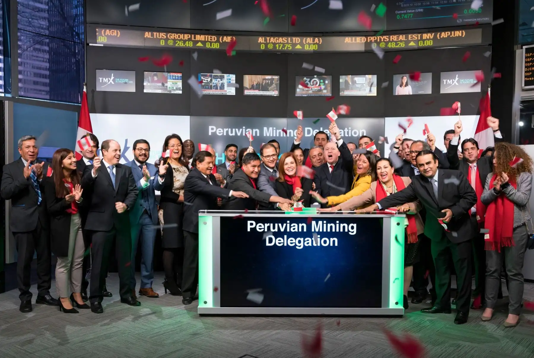Delegación peruana en la Bolsa de Valores de Toronto.