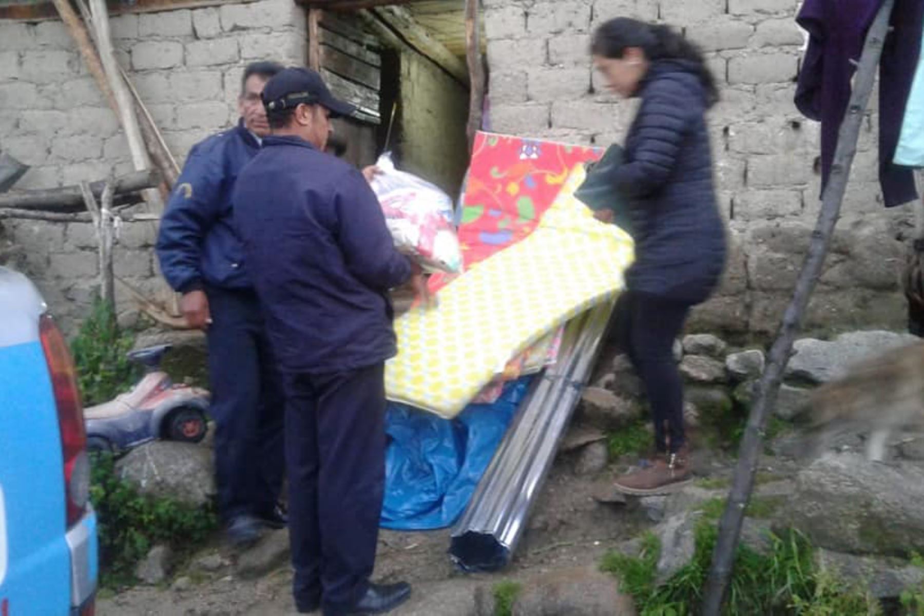 Autoridades entregaron ayuda a damnificados por colapso de techo de vivienda en Huaraz. ANDINA/Difusión