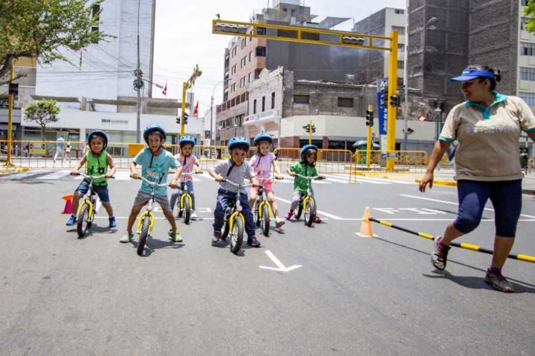 Aprende a manejar bicicleta en clubes zonales y parques de Lima. Foto: ANDINA/Difusión.