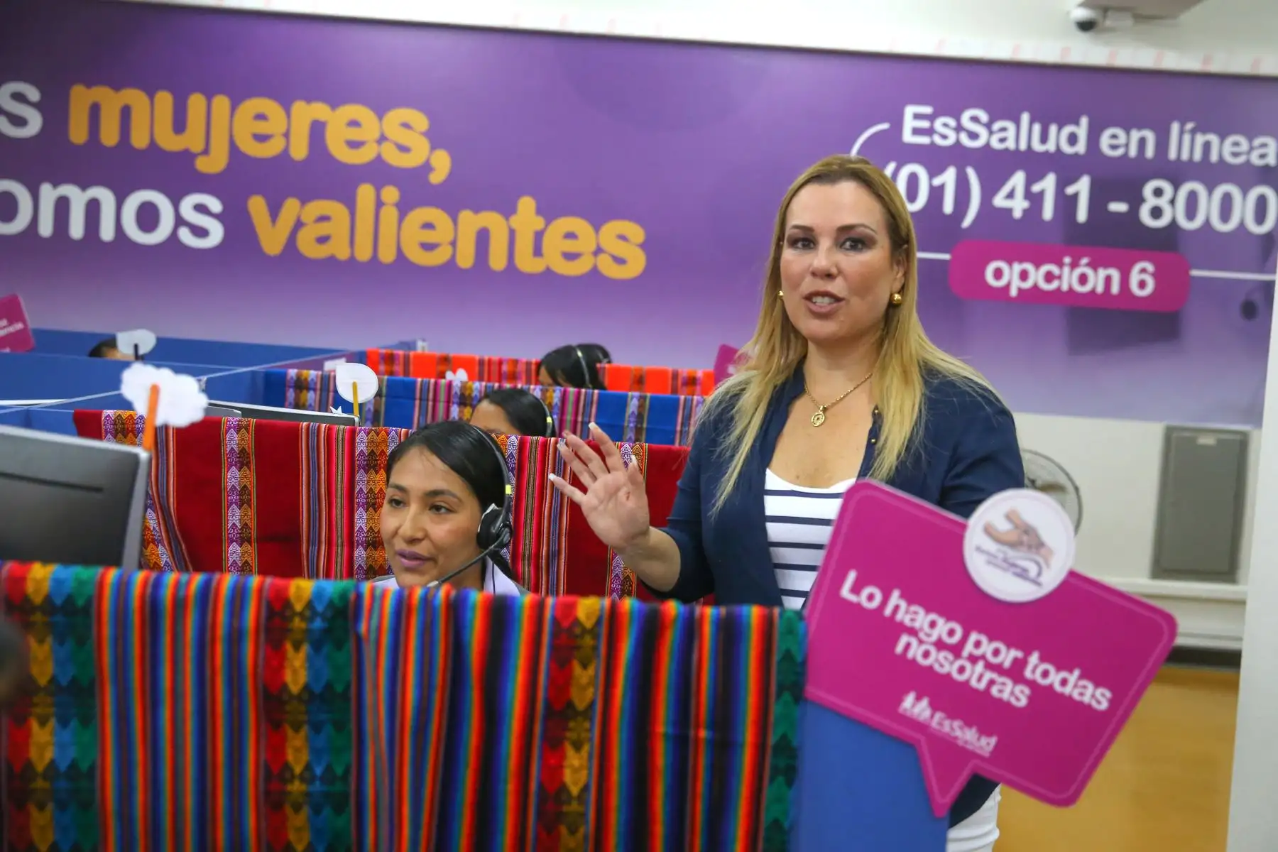 En el marco del Día Internacional de La Mujer, el Seguro Social de Salud (EsSalud) lanzar una línea que permite que las mujeres víctimas de violencia física puedan solicitar atención médica en los hospitales de la seguridad social dentro de las 24 horas. Foto: ANDINA/ Vidal Tarqui
