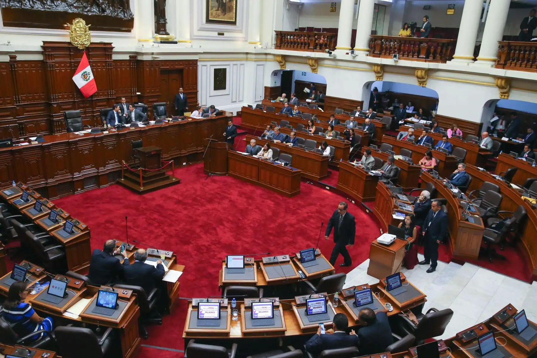 El titular de la Presidencia del Consejo de Ministros (PCM), César Villanueva, asiste a la sesión plenaria del Congreso para informar sobre los avances del cumplimiento de la Ley 28983, Ley de Igualdad de Oportunidades entre Mujeres y Hombres. Foto: ANDINA/ Vidal Tarqui