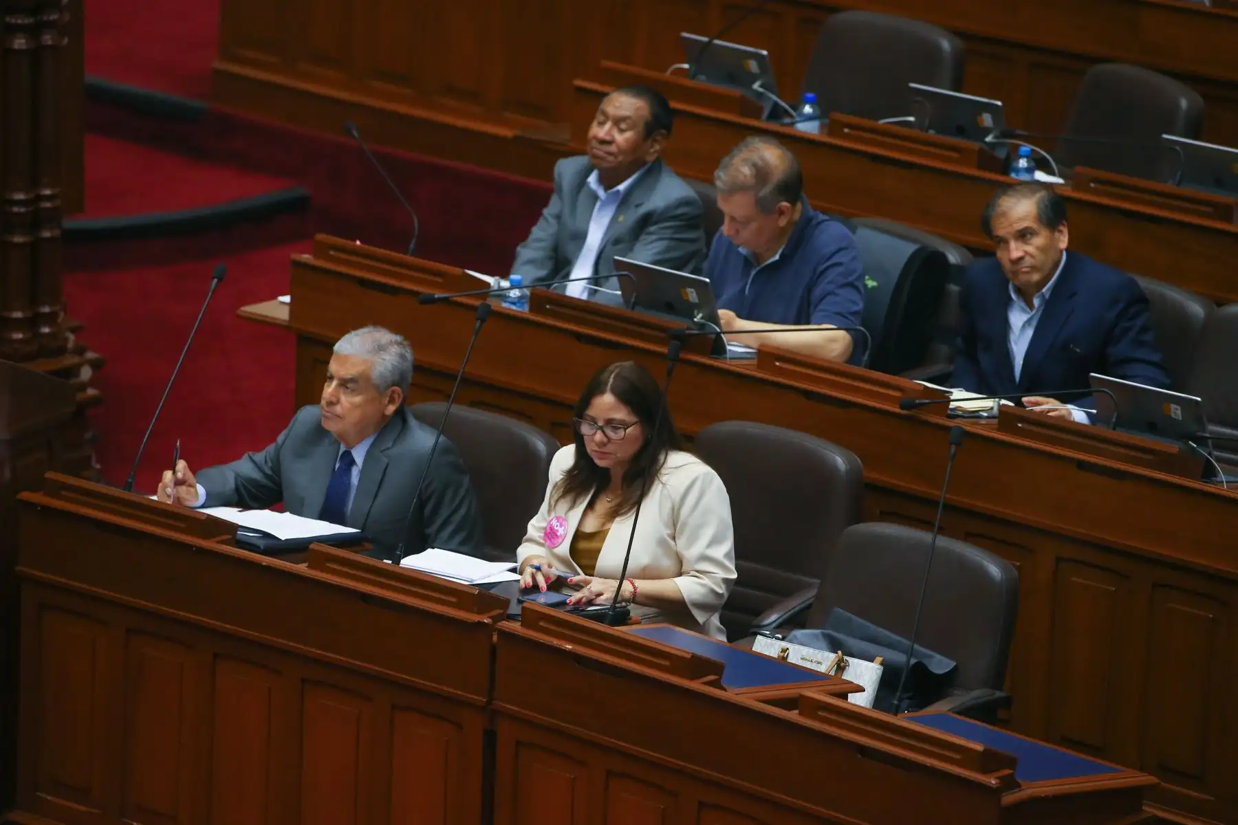 El titular de la Presidencia del Consejo de Ministros (PCM), César Villanueva, asiste a la sesión plenaria del Congreso para informar sobre los avances del cumplimiento de la Ley 28983, Ley de Igualdad de Oportunidades entre Mujeres y Hombres. Foto: ANDINA/ Vidal Tarqui
