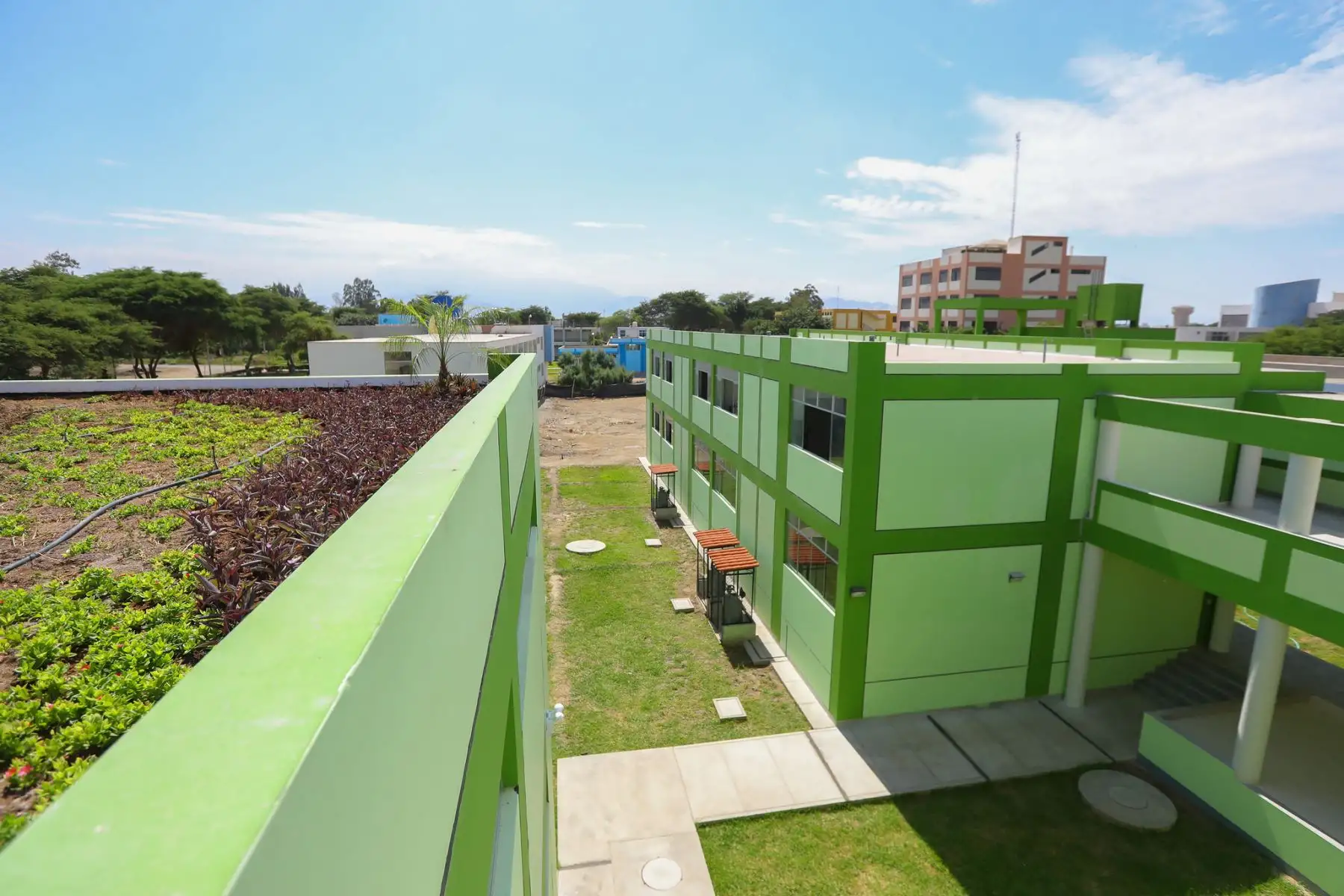 Jefe de Estado inspecciona las obras de mejoramiento de la Facultad de Ingeniería Ambiental y Sanitaria de la Universidad San Luis Gonzaga de Ica. Foto: ANDINA/ Prensa Presidencia