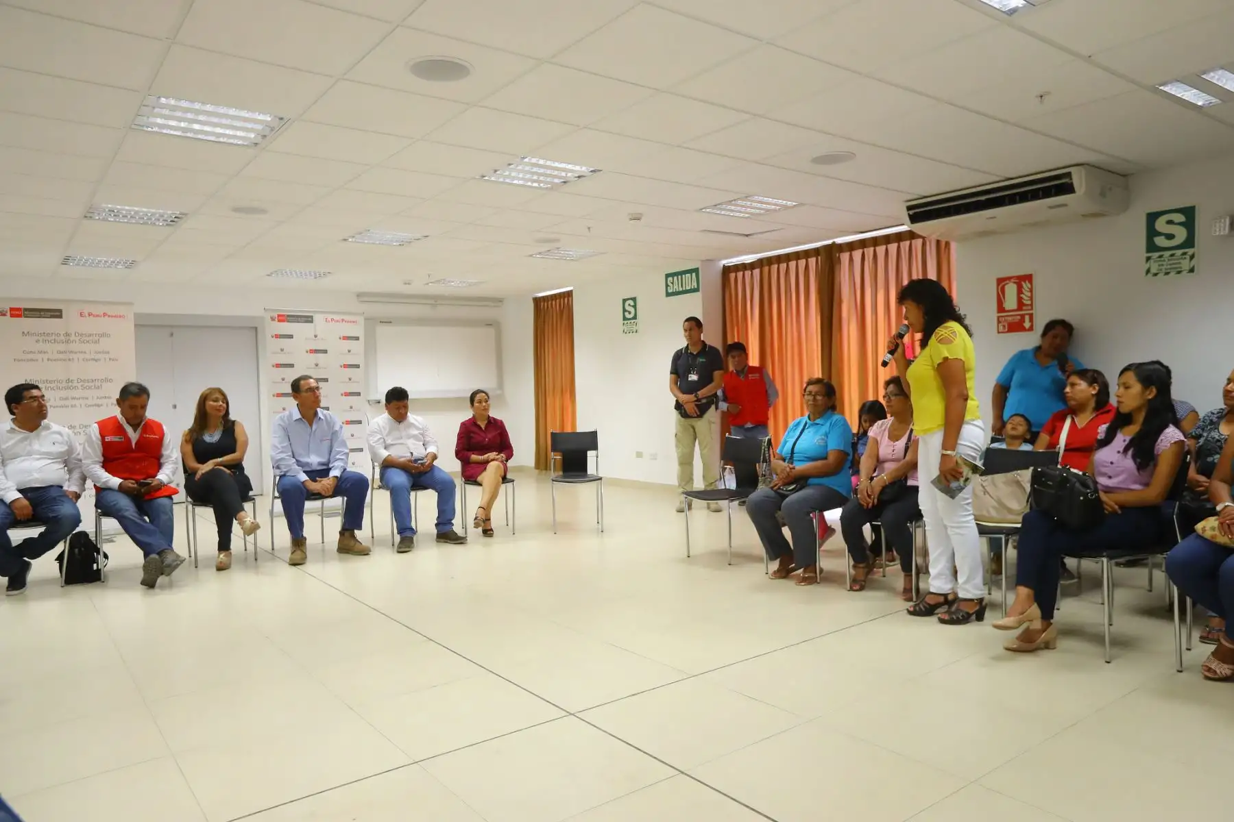 Mandatario sostiene encuentro con Mujeres Afrodescendientes de Ica. Foto: ANDINA/Prensa Presidencia