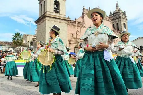 Con desfile de comparsas ganadoras concluye el carnaval en Ayacucho. ANDINA/Difusión