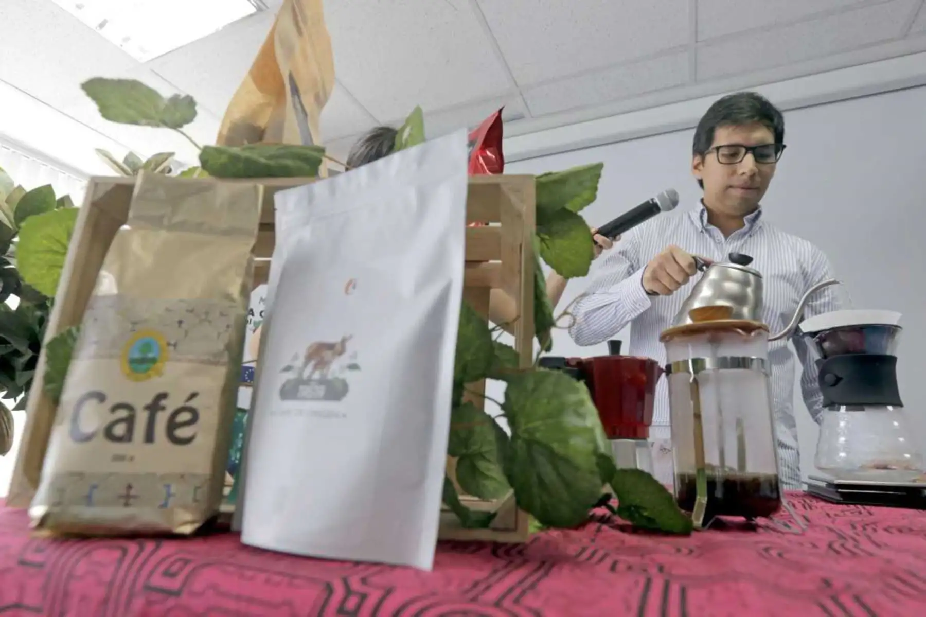Devida y empresa peruana de venta minorista Café Urbano fomentan el consumo interno del café peruano