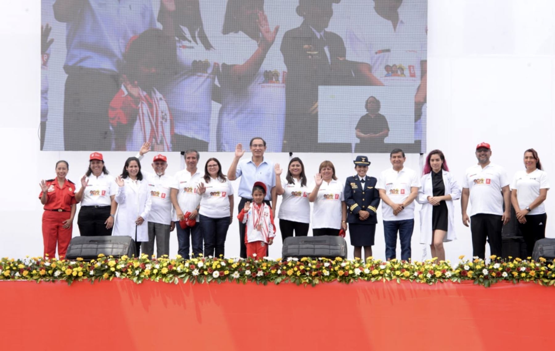 Presidente Vizcarra participa en ceremonia por el Día de la Mujer