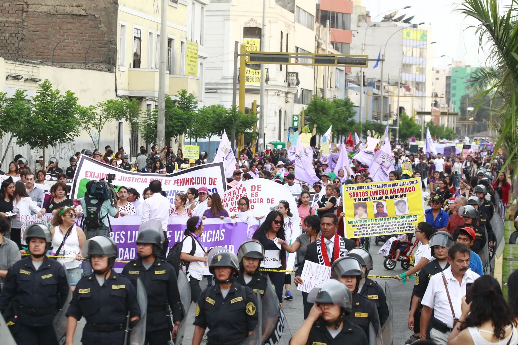 Marcha por el Día Internacional de la Mujer, bajo el lema “Todas x Justicia”, en el Centro de Lima. Foto: ANDINA/Eddy Ramos.