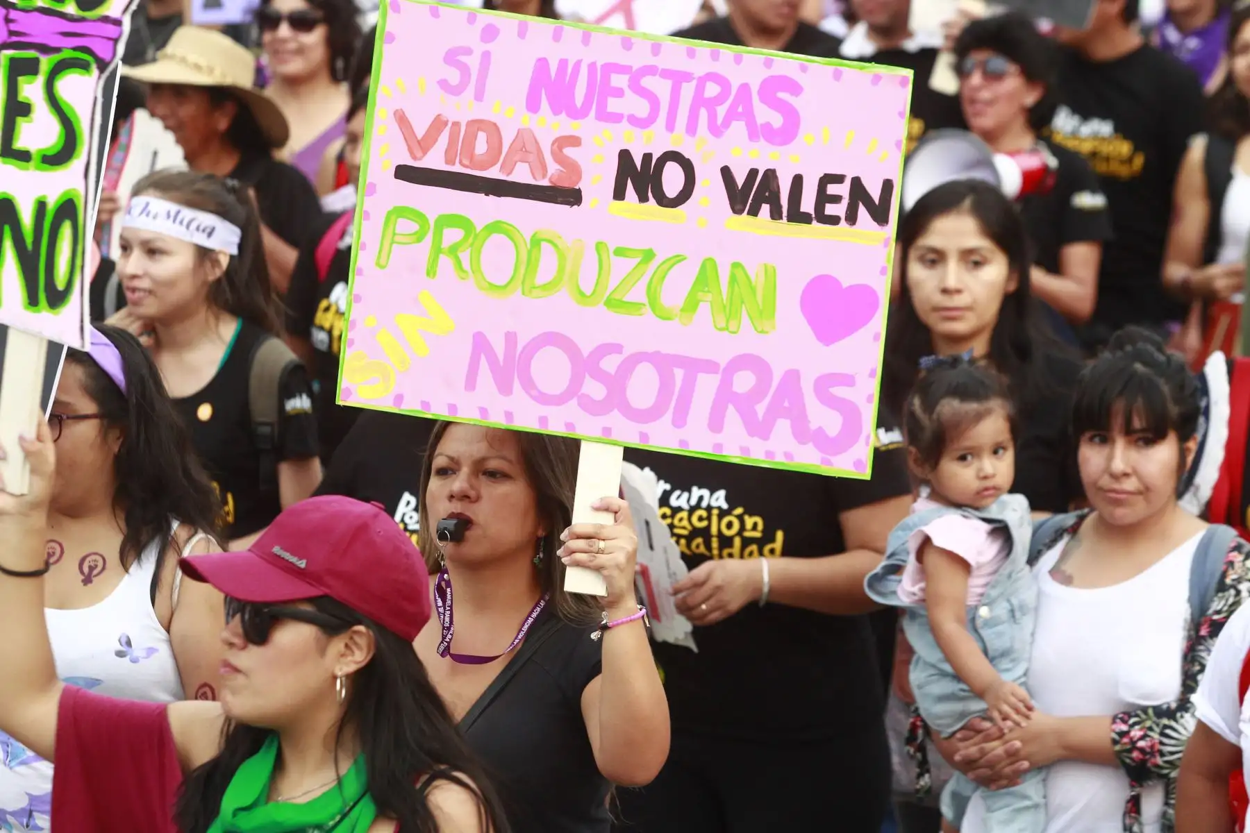 Marcha por el Día Internacional de la Mujer, bajo el lema “Todas x Justicia”, en el Centro de Lima. Foto: ANDINA/Eddy Ramos.