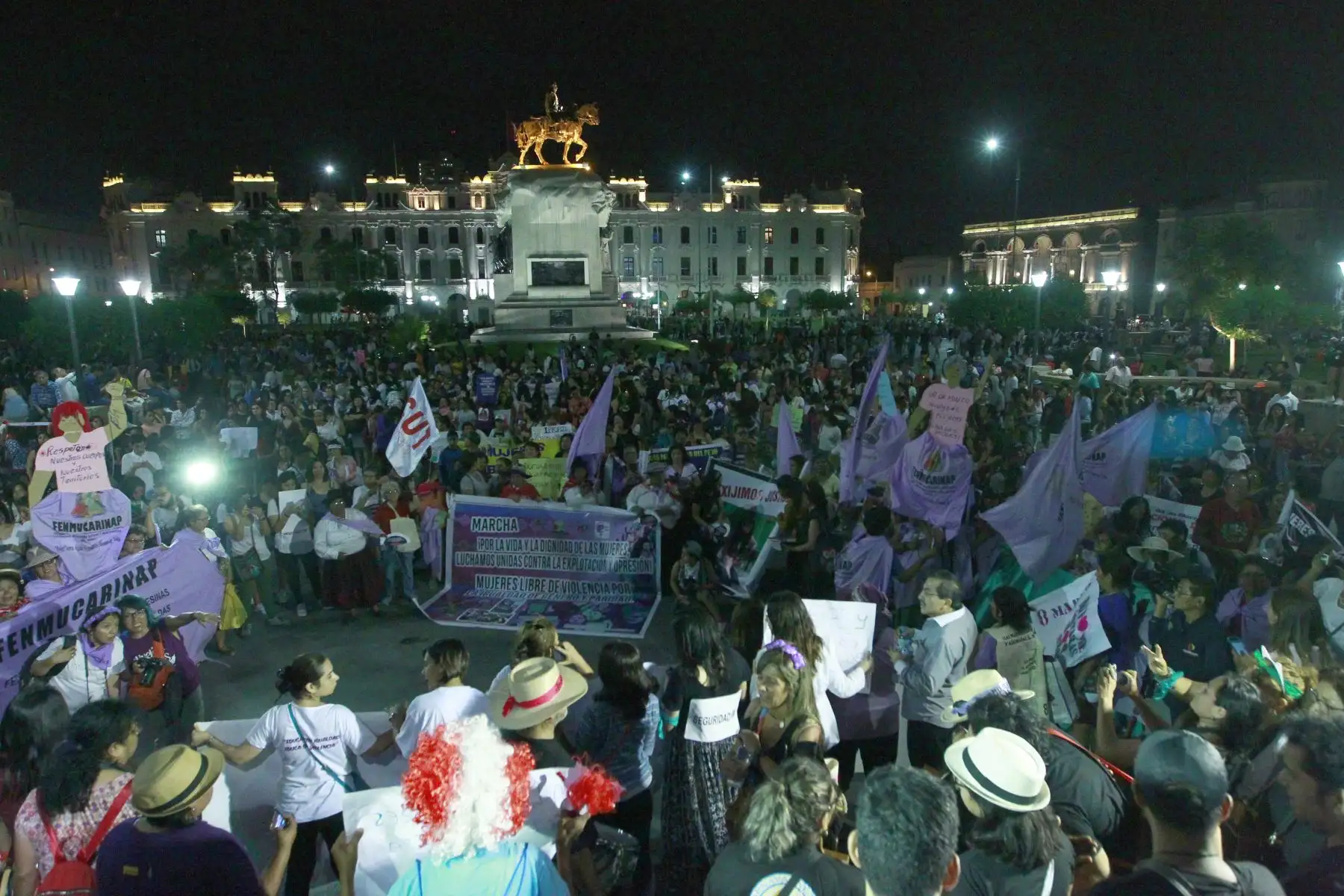 Marcha por el Día Internacional de la Mujer, bajo el lema “Todas x Justicia”, en el Centro de Lima. Foto: ANDINA/Eddy Ramos.