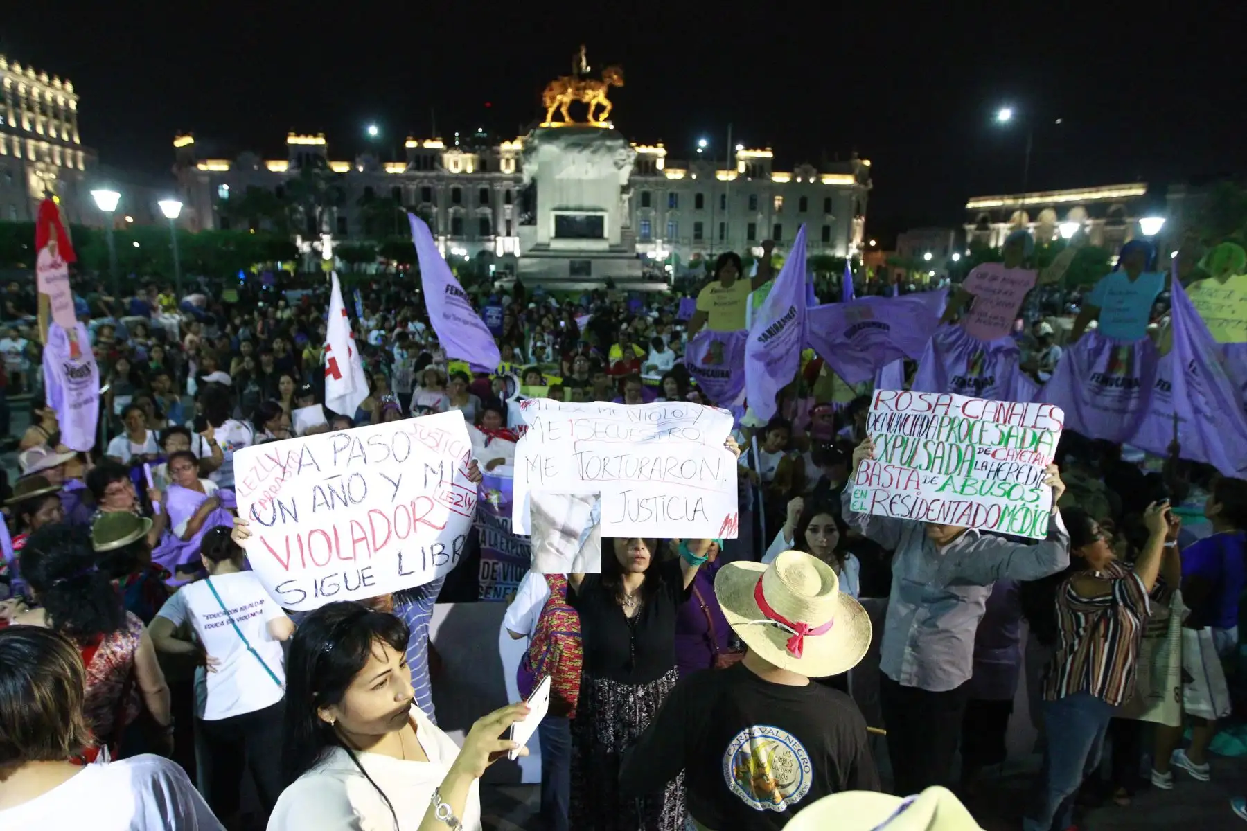 Marcha por el Día Internacional de la Mujer, bajo el lema “Todas x Justicia”, en el Centro de Lima. Foto: ANDINA/Eddy Ramos.