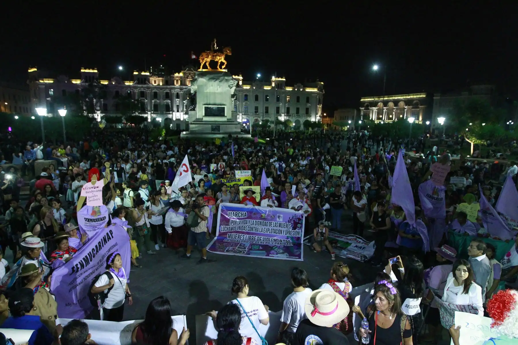 Marcha por el Día Internacional de la Mujer, bajo el lema “Todas x Justicia”, en el Centro de Lima. Foto: ANDINA/Eddy Ramos.