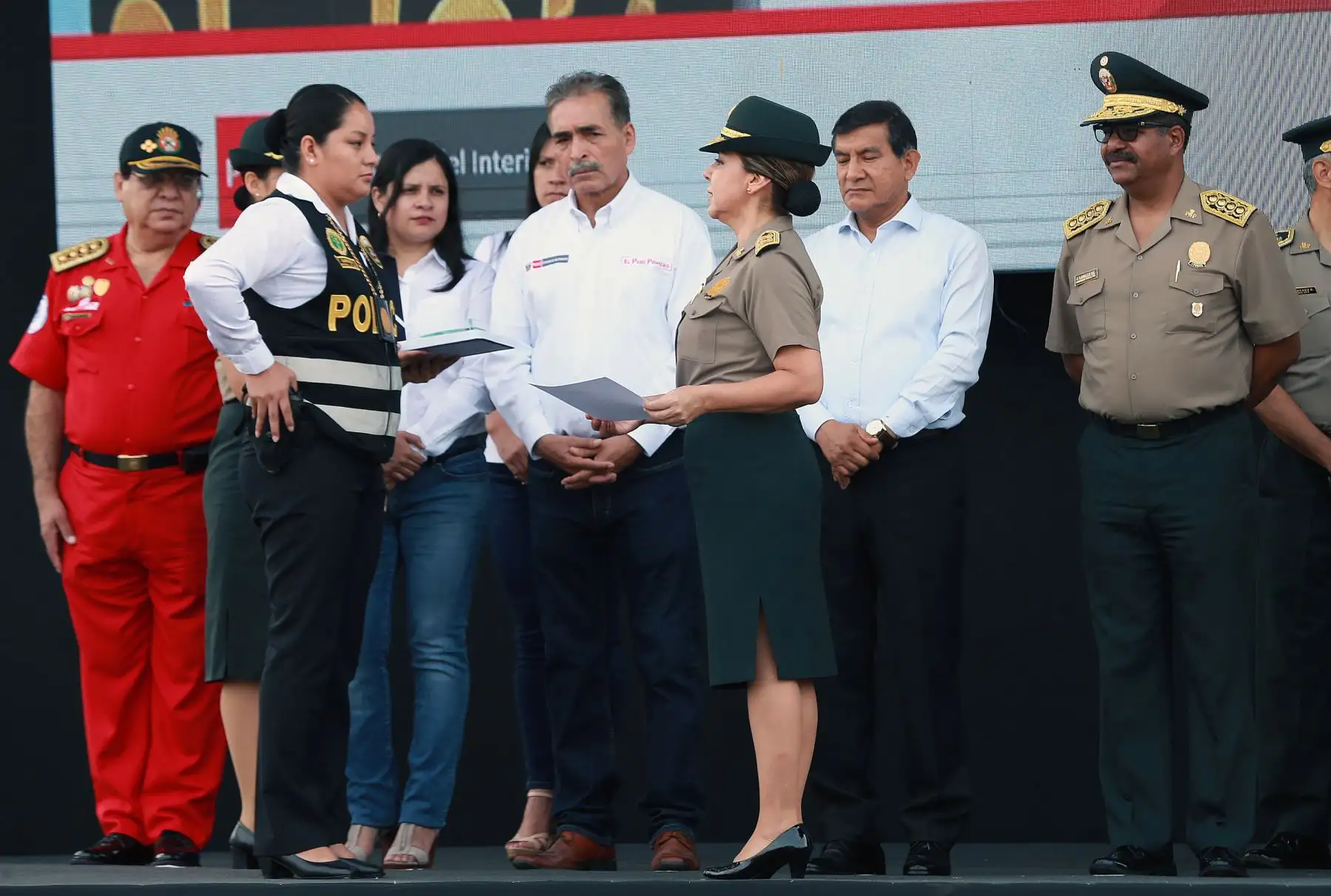 El ministro del Interior, Carlos Morán, presidio la ceremonia por el “Día de la mujer que realiza actividades de alto riesgo en favor de la población” Foto: ANDINA/Norman Córdova