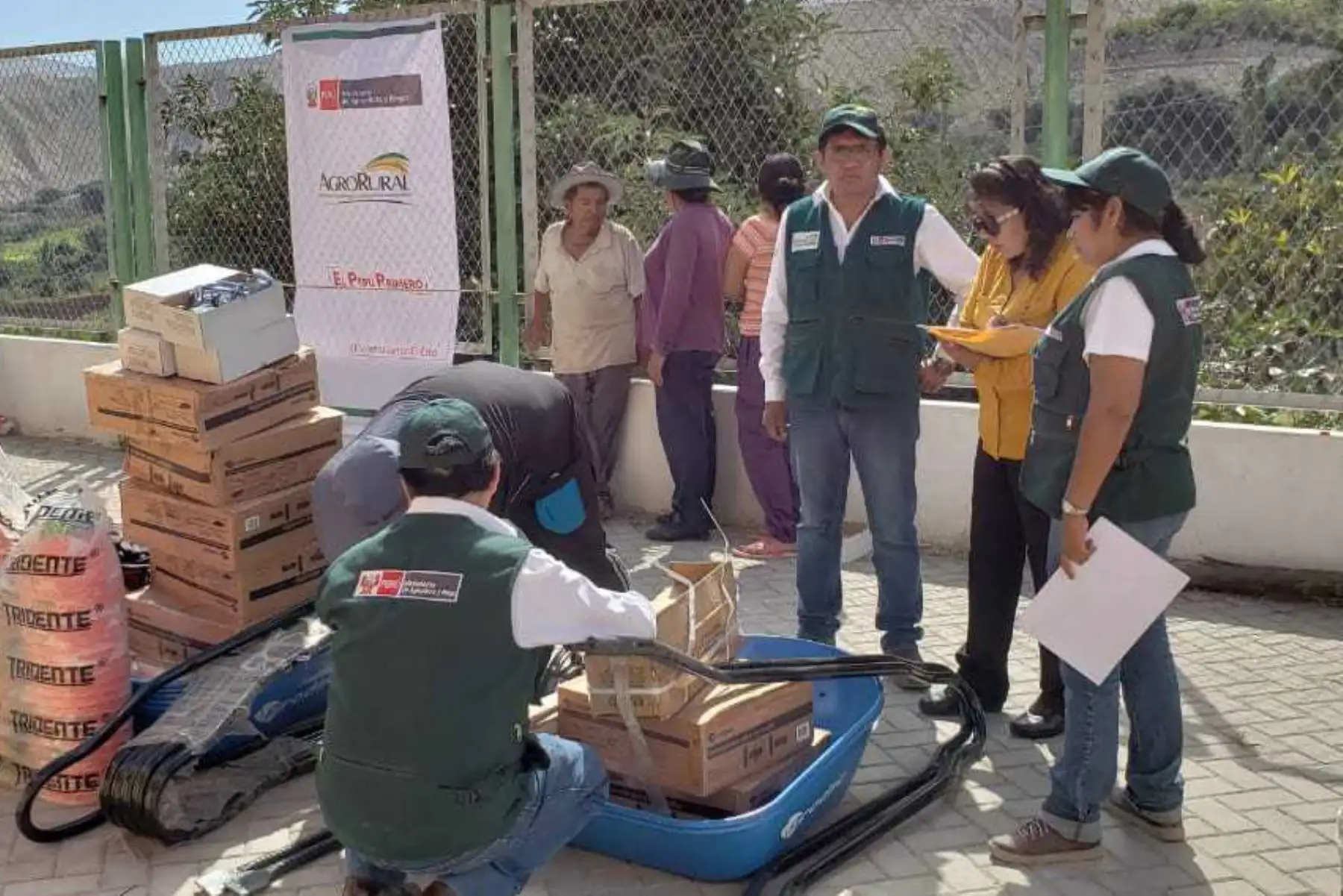 Minagri entrega herramientas a comisiones de riego en Moquegua para limpieza y encauzamiento