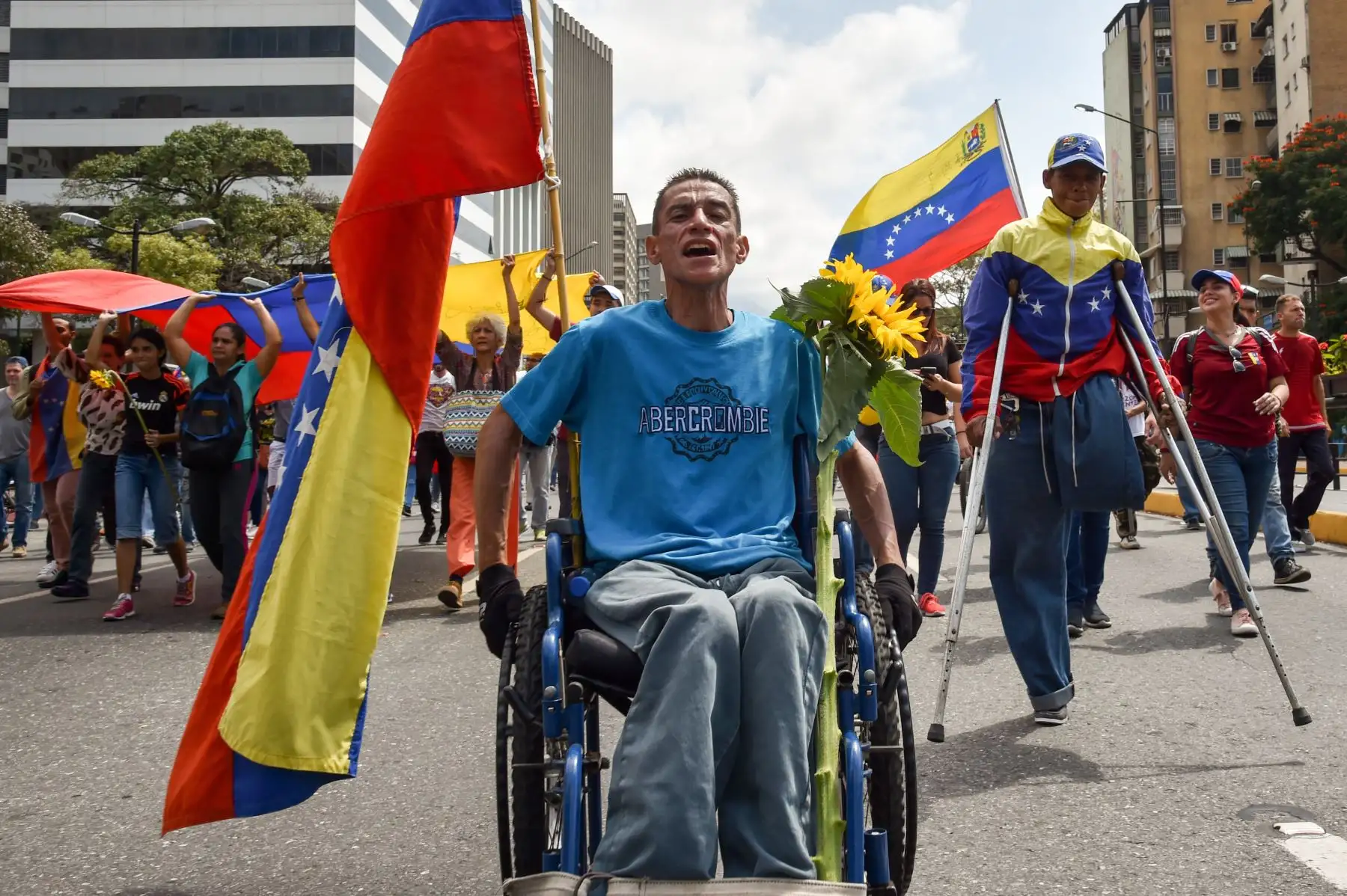 Simpatizantes del líder opositor venezolano y autoproclamado presidente interino Juan Guaido, se manifiestan en Caracas. AFP