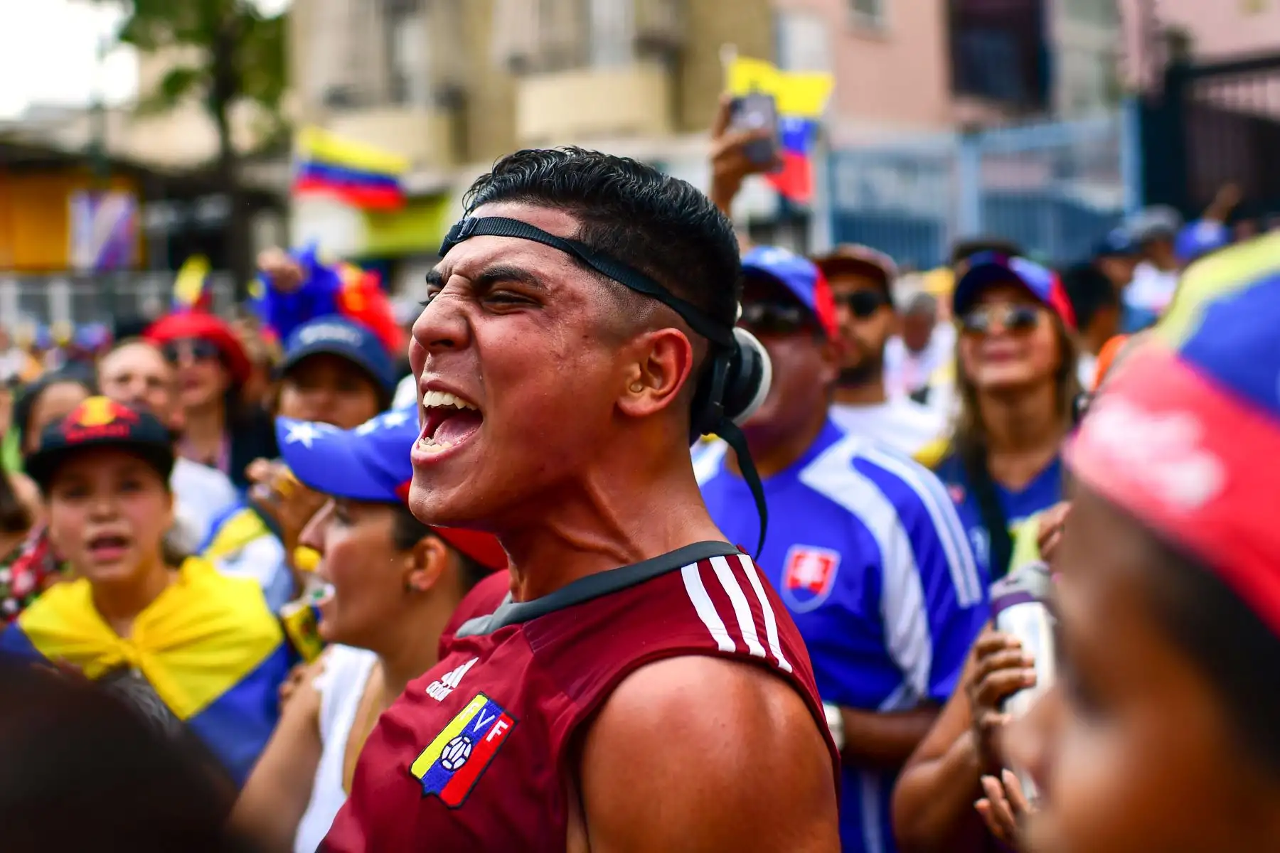 Simpatizantes del líder opositor venezolano y autoproclamado presidente interino Juan Guaido, se manifiestan en Caracas. AFP