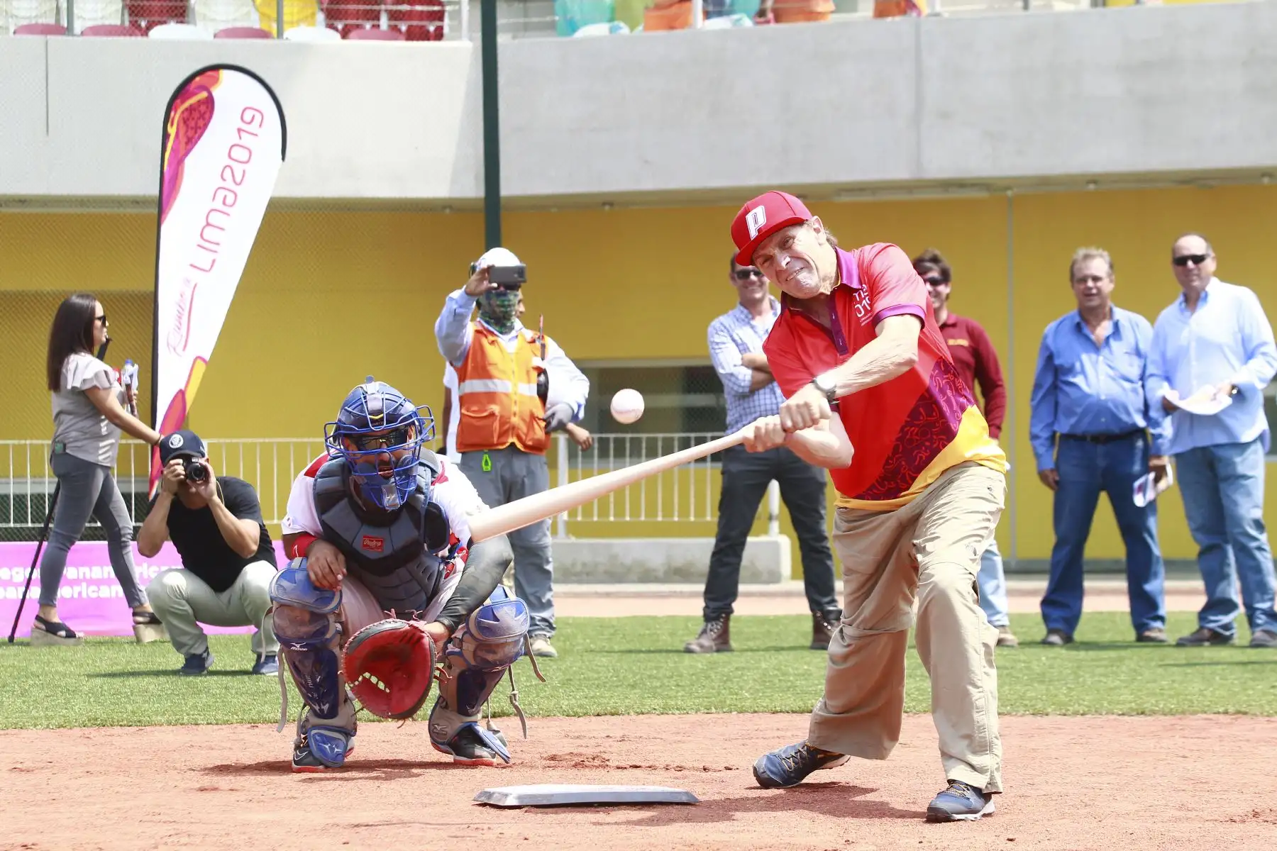 El jefe del comité organizador de los Panamericanos 2019 , Carlos Neuhaus participa en la entrega  del nuevo estadio Béisbol que será utilizado en los Juegos Panamericanos 2019.Foto: ANDINA/Eddy Ramos